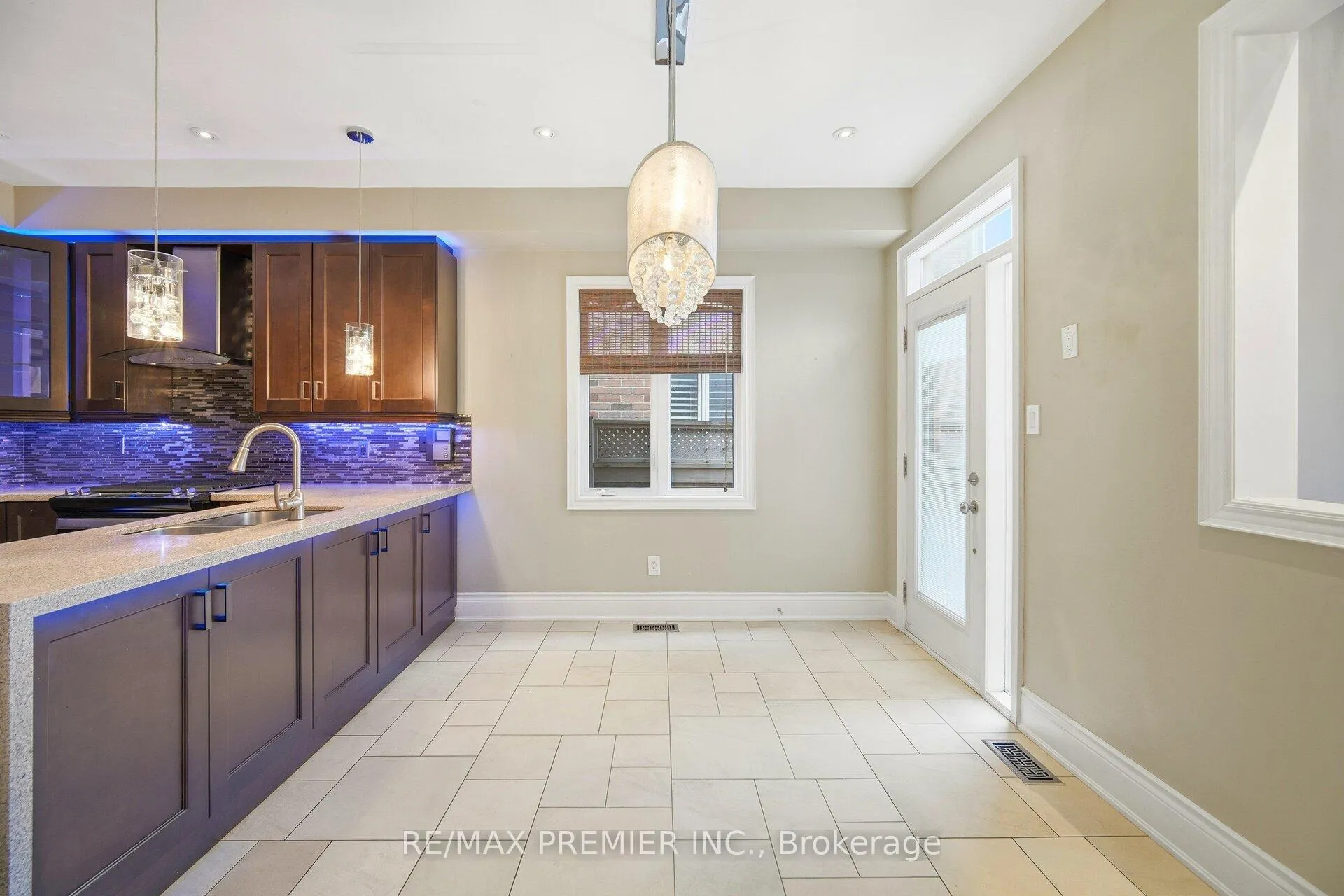 Photo 12 of 56 Stark Crescent, Vaughan, Vellore Village — HOMEH