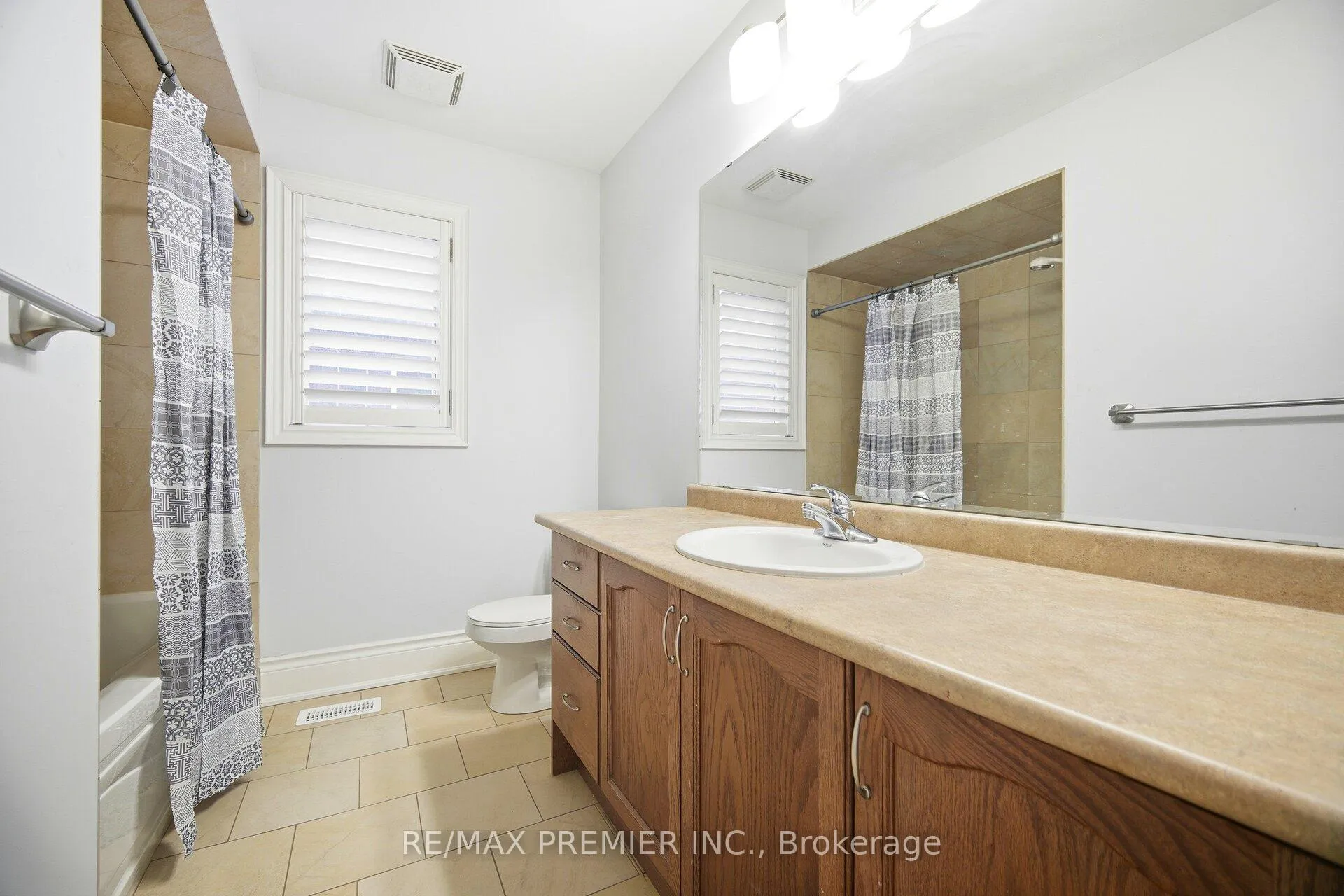 Photo 29 of 56 Stark Crescent, Vaughan, Vellore Village — HOMEH