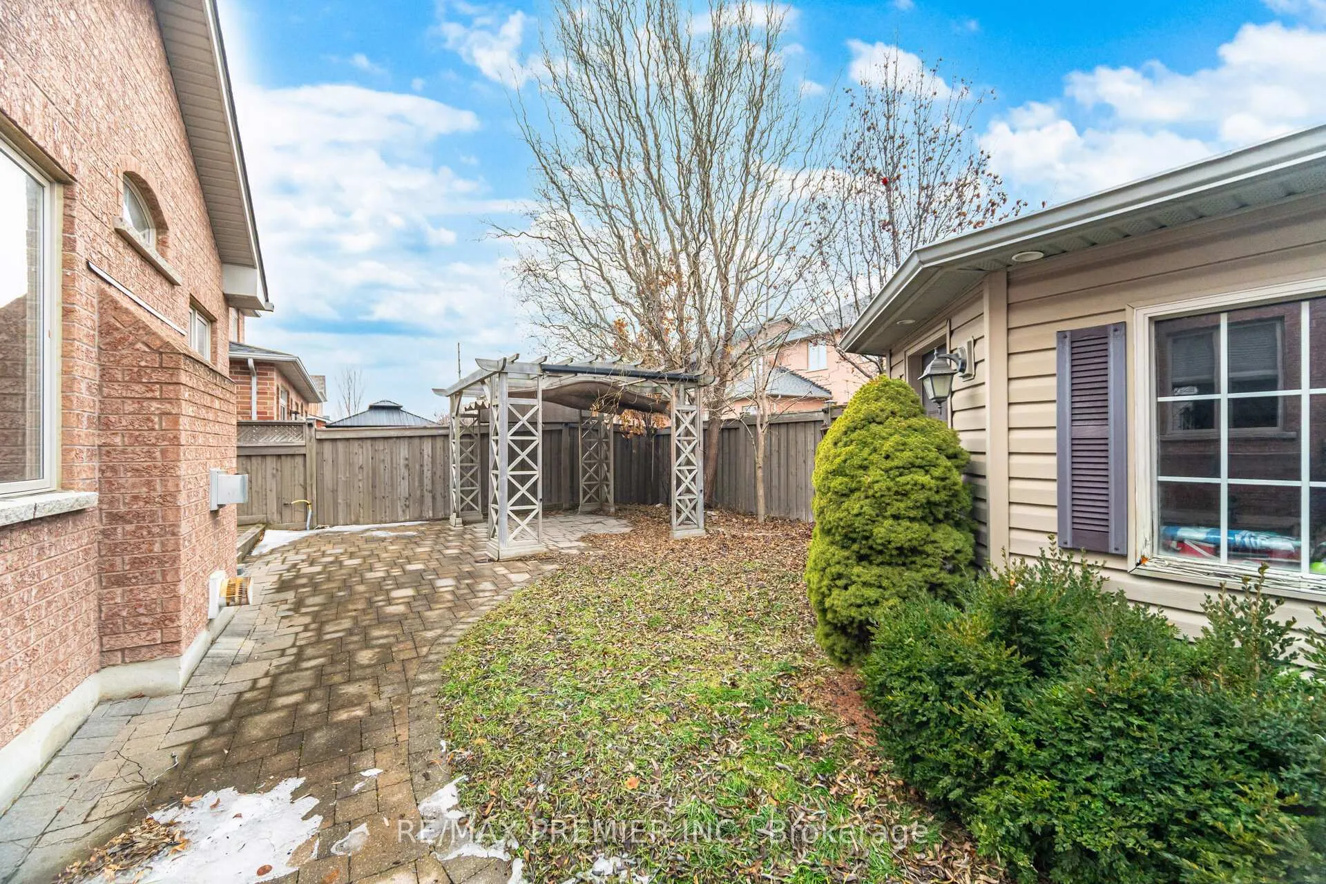 Photo 33 of 56 Stark Crescent, Vaughan, Vellore Village — HOMEH