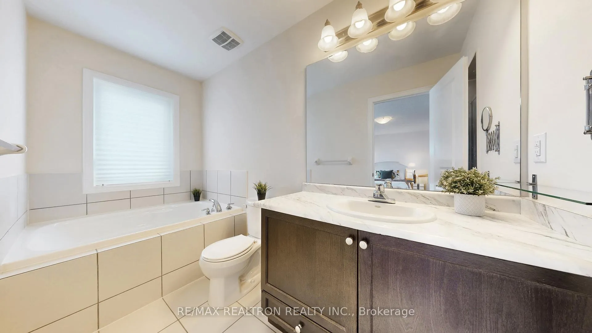 Photo 27 of 61 Lawrence Pilkington Avenue, Markham, Cornell — HOMEH