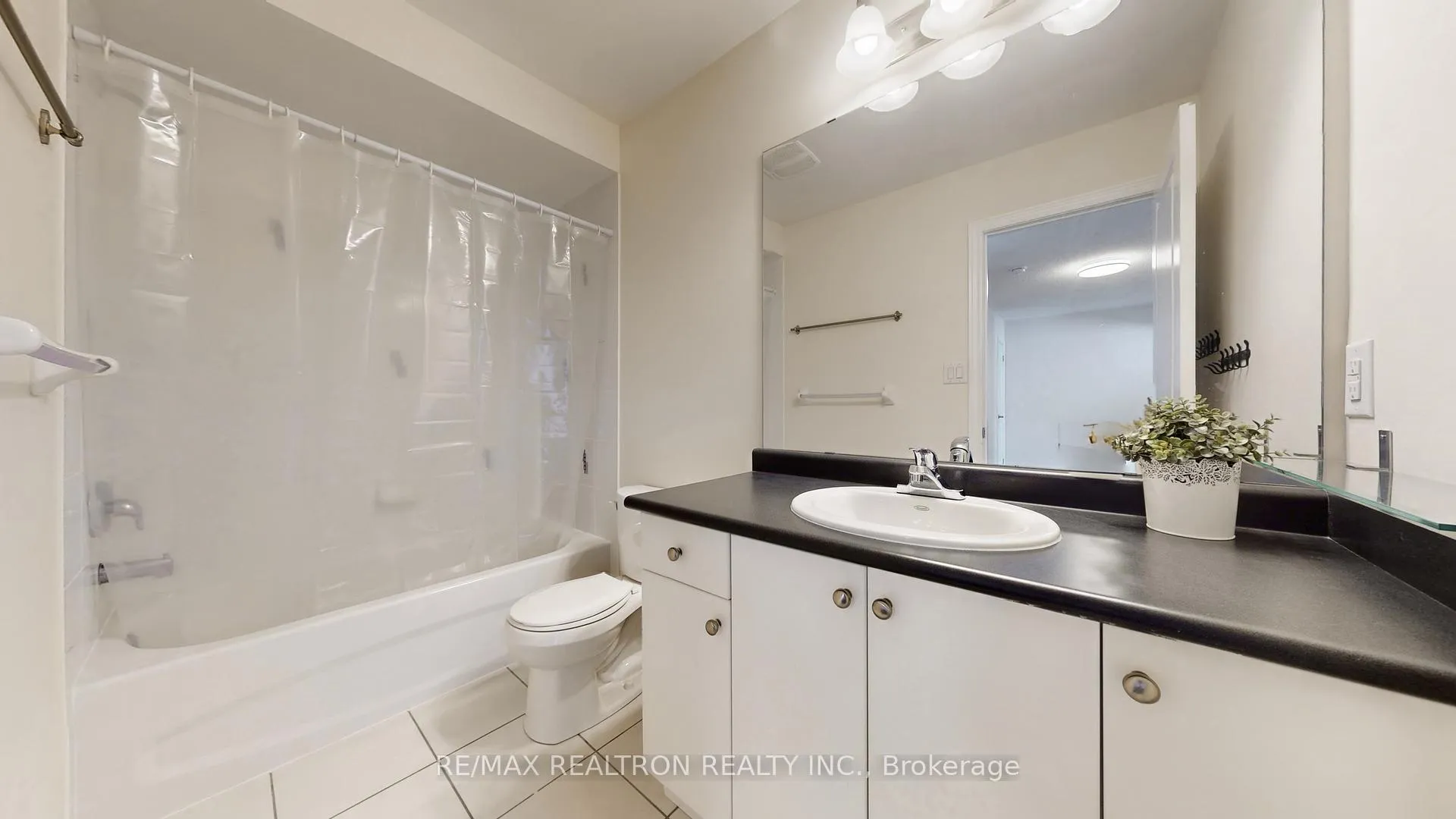 Photo 36 of 61 Lawrence Pilkington Avenue, Markham, Cornell — HOMEH