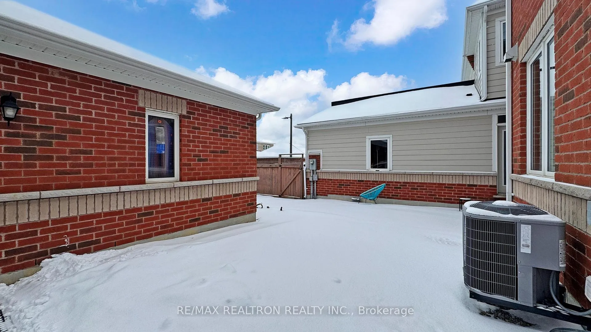 Photo 37 of 61 Lawrence Pilkington Avenue, Markham, Cornell — HOMEH
