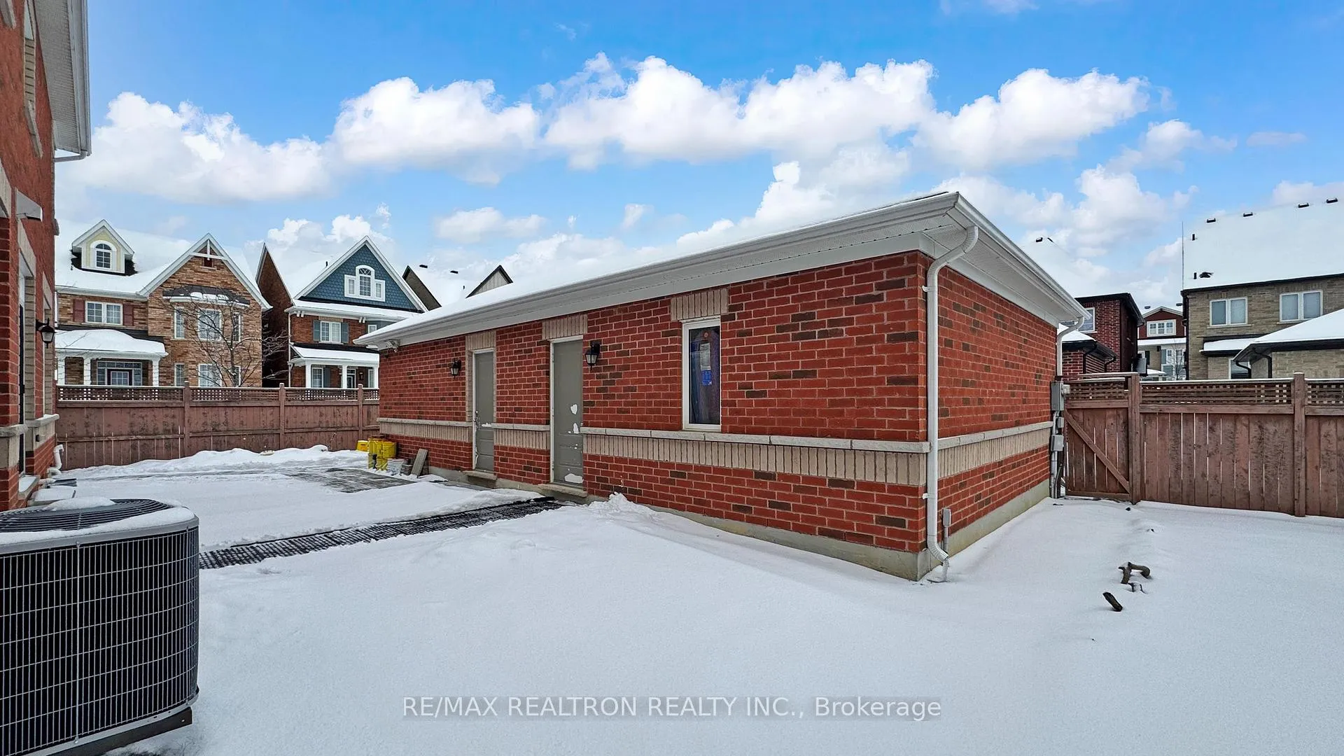 Photo 38 of 61 Lawrence Pilkington Avenue, Markham, Cornell — HOMEH