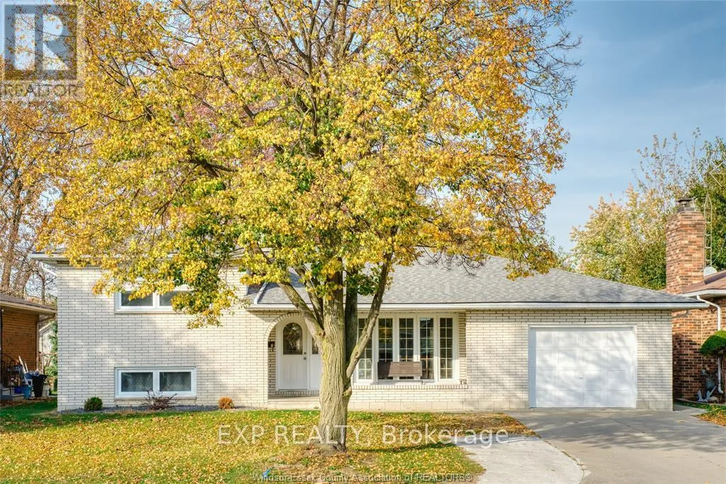 Photo 3 of 7 Debergh Avenue, Leamington — HOMEH
