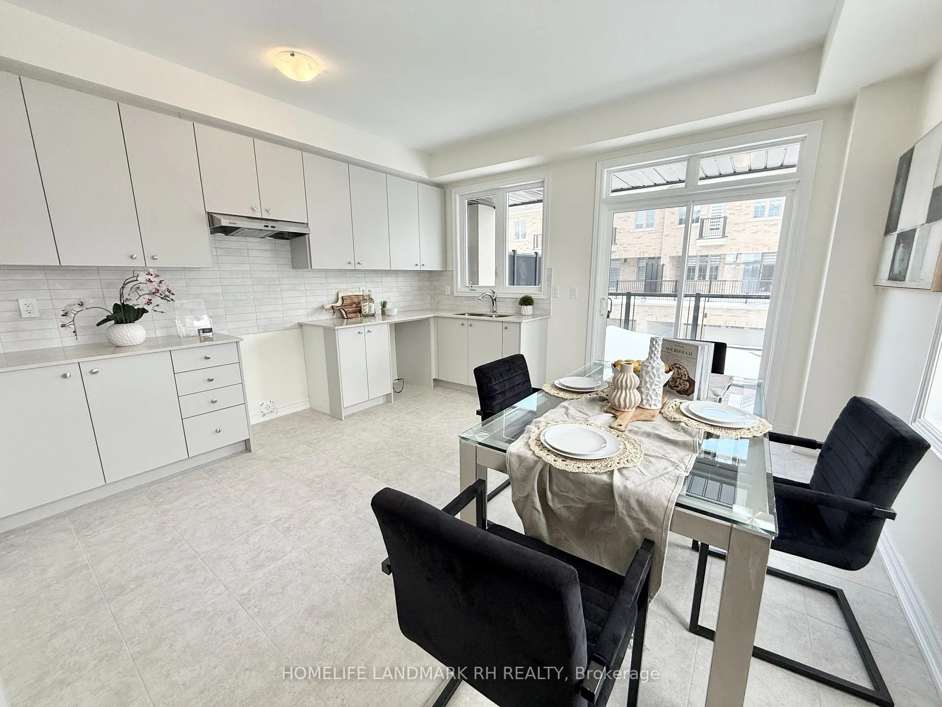 Photo 8 of 187 Berczy Green Drive, Markham, Rural Markham — HOMEH
