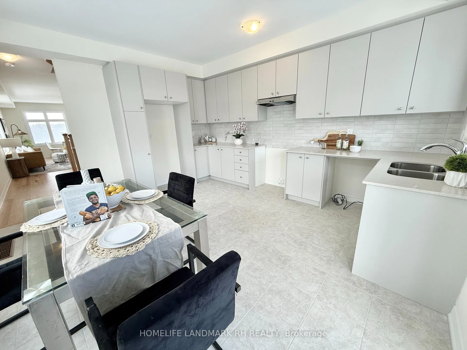 Photo 9 of 187 Berczy Green Drive, Markham, Rural Markham — HOMEH