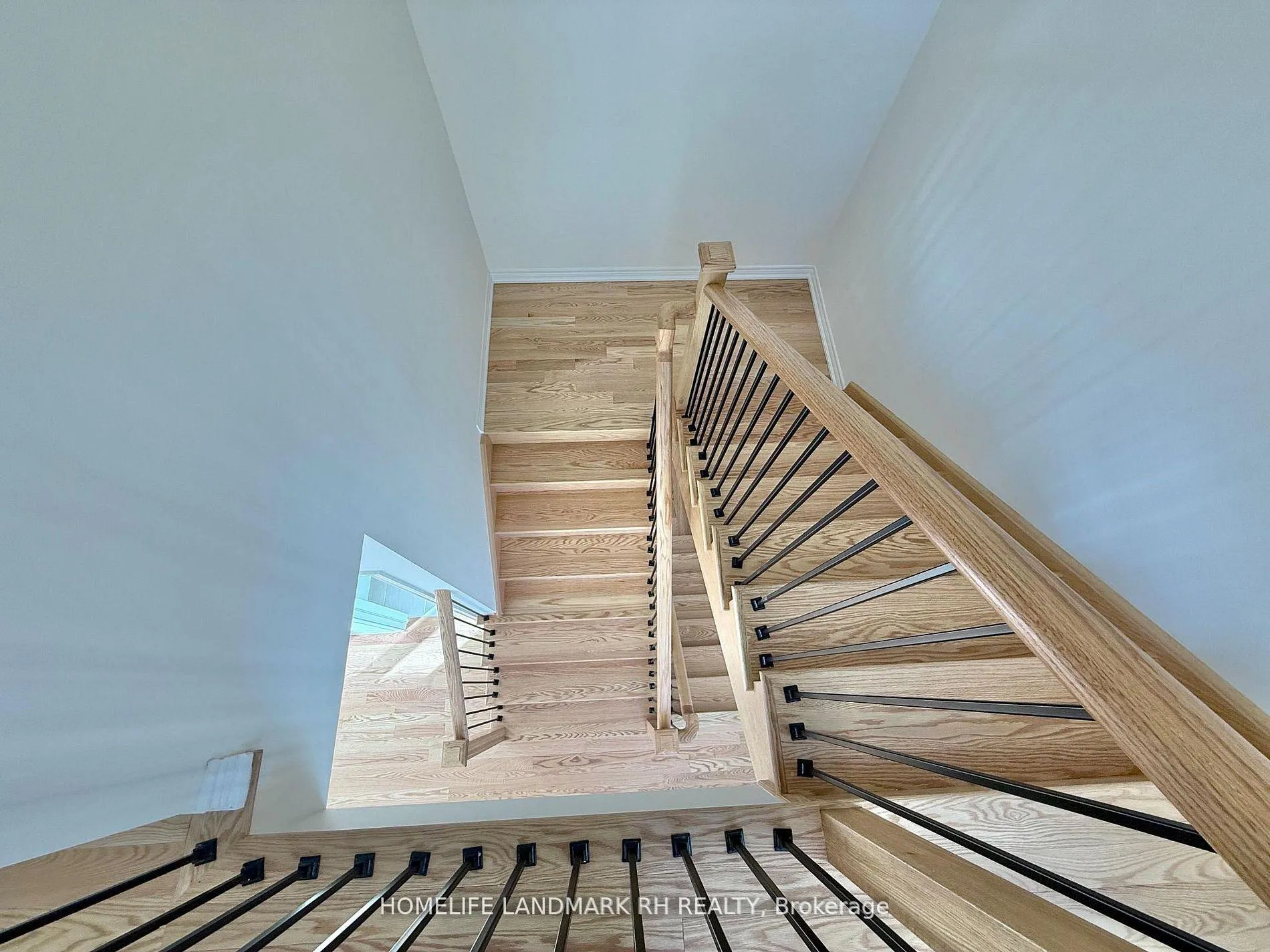 Photo 11 of 187 Berczy Green Drive, Markham, Rural Markham — HOMEH