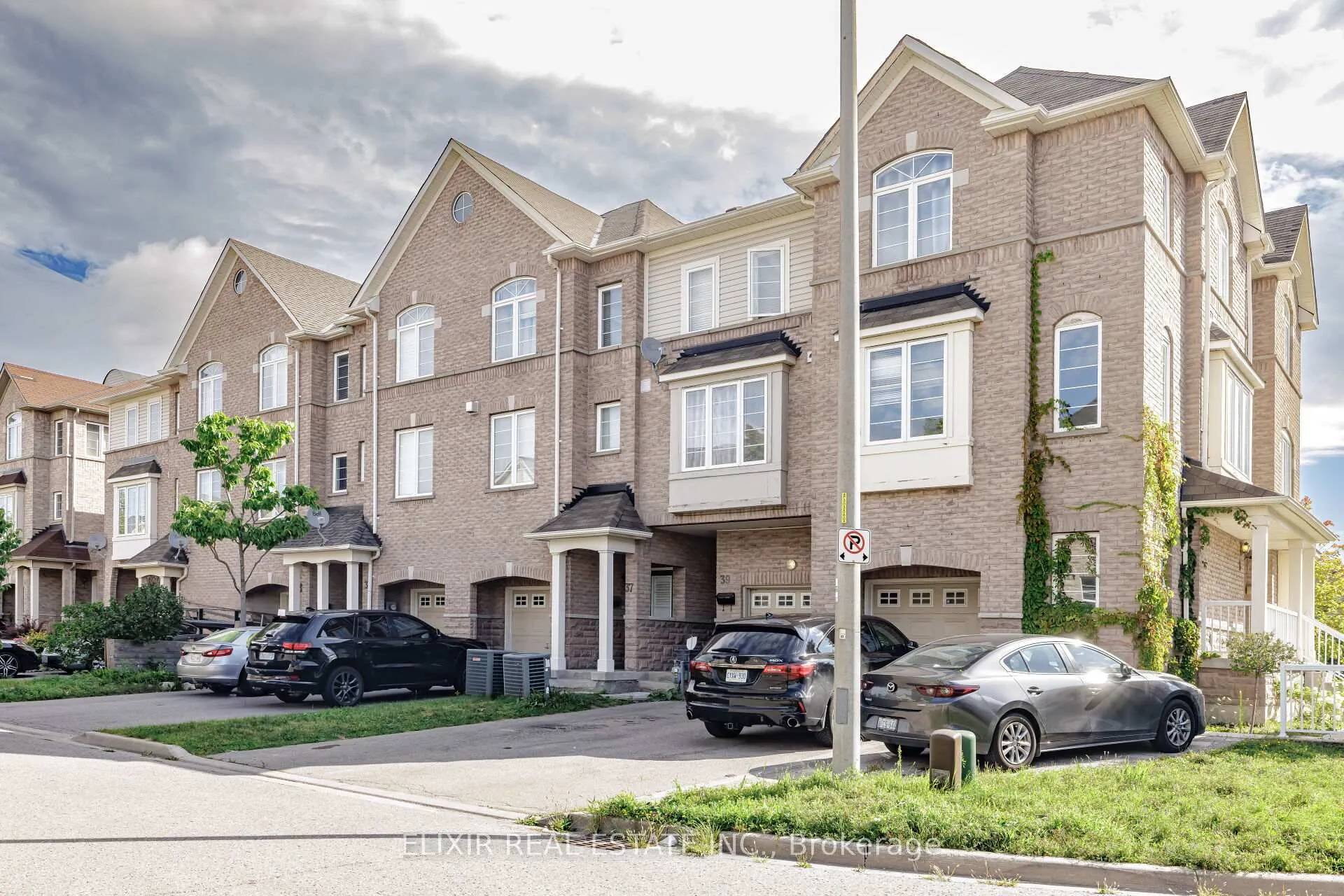 Photo 2 of 39 Talbotshire Street, Ajax, South West — HOMEH