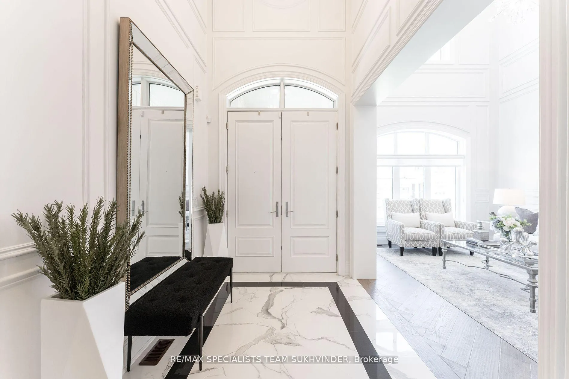 Photo 4 of 49 Appleyard Avenue, Vaughan, Kleinburg — HOMEH