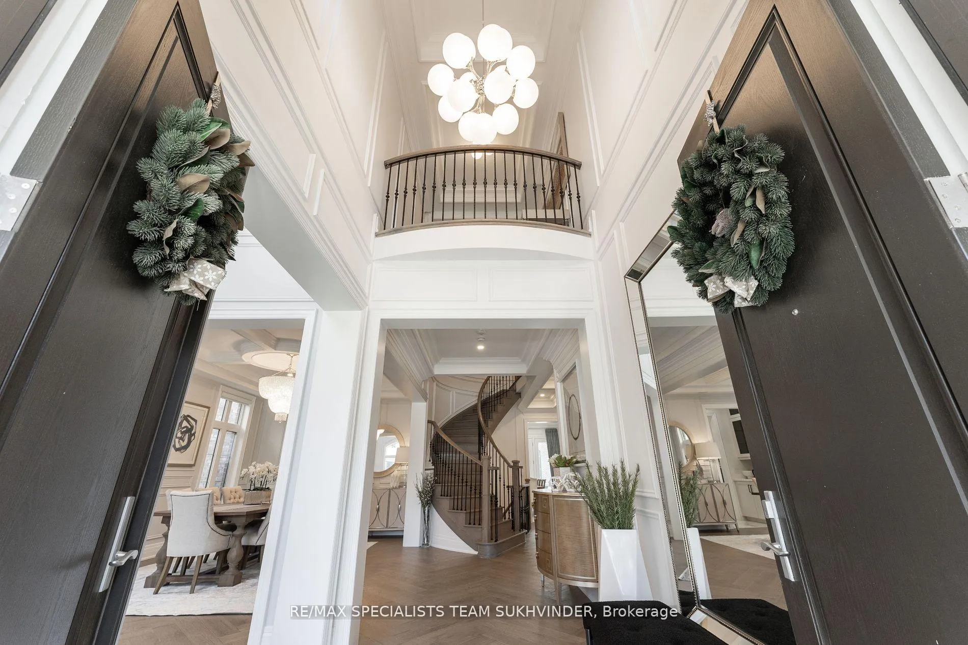 Photo 5 of 49 Appleyard Avenue, Vaughan, Kleinburg — HOMEH