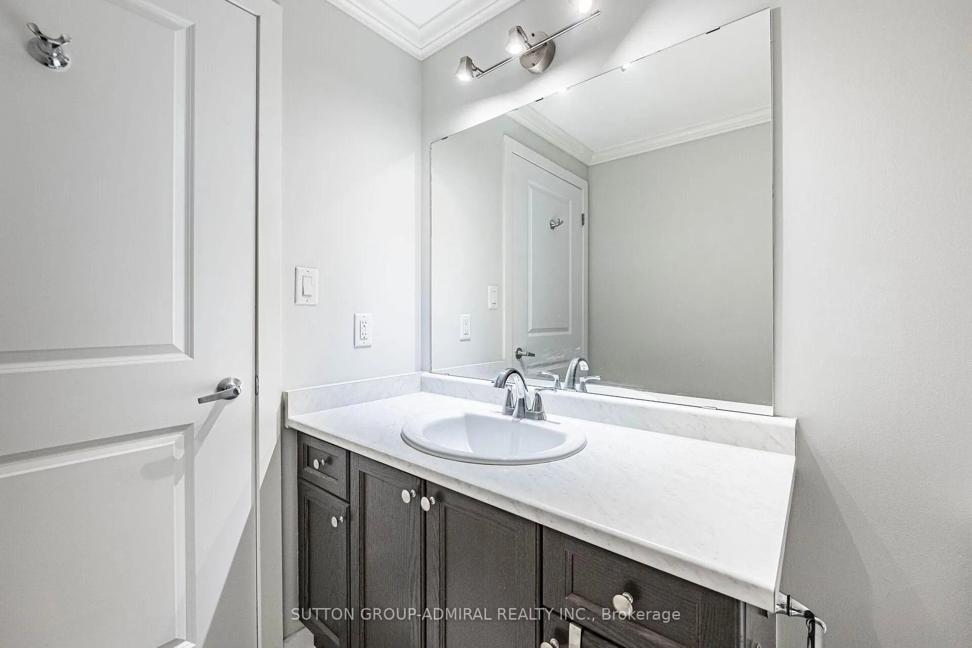 Photo 31 of Unit 104, 5317 Upper Middle Road, Burlington, Orchard — HOMEH