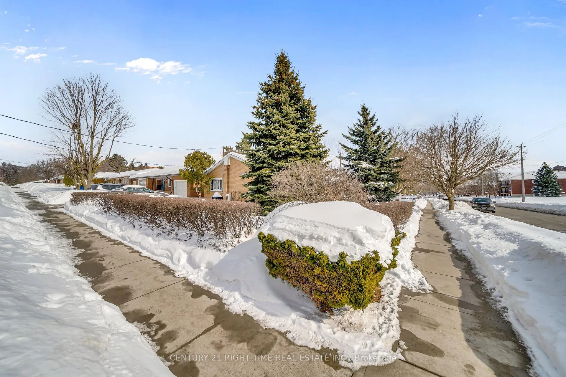 Photo 3 of 508 Greenfield Avenue, Kitchener — HOMEH