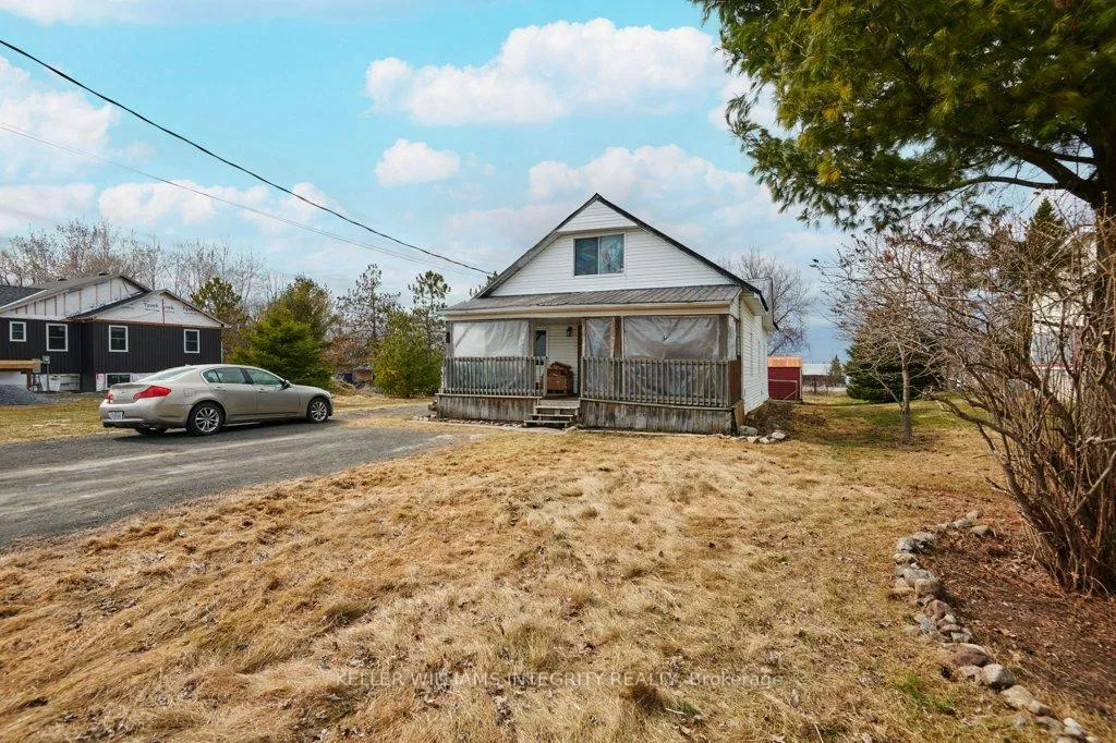 Photo 2 of 33 Mechanic Street E, North Glengarry, Maxville — HOMEH