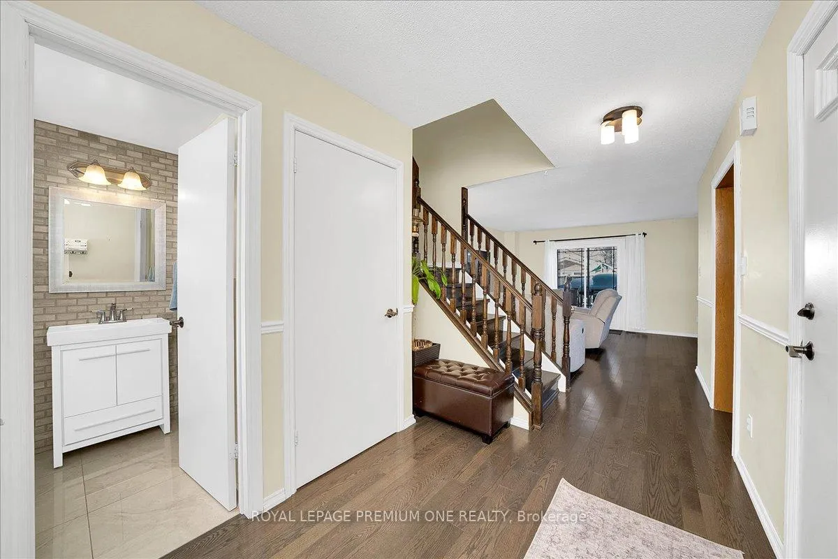Photo 4 of 30 Mitchell Avenue, Brampton, Heart Lake West — HOMEH