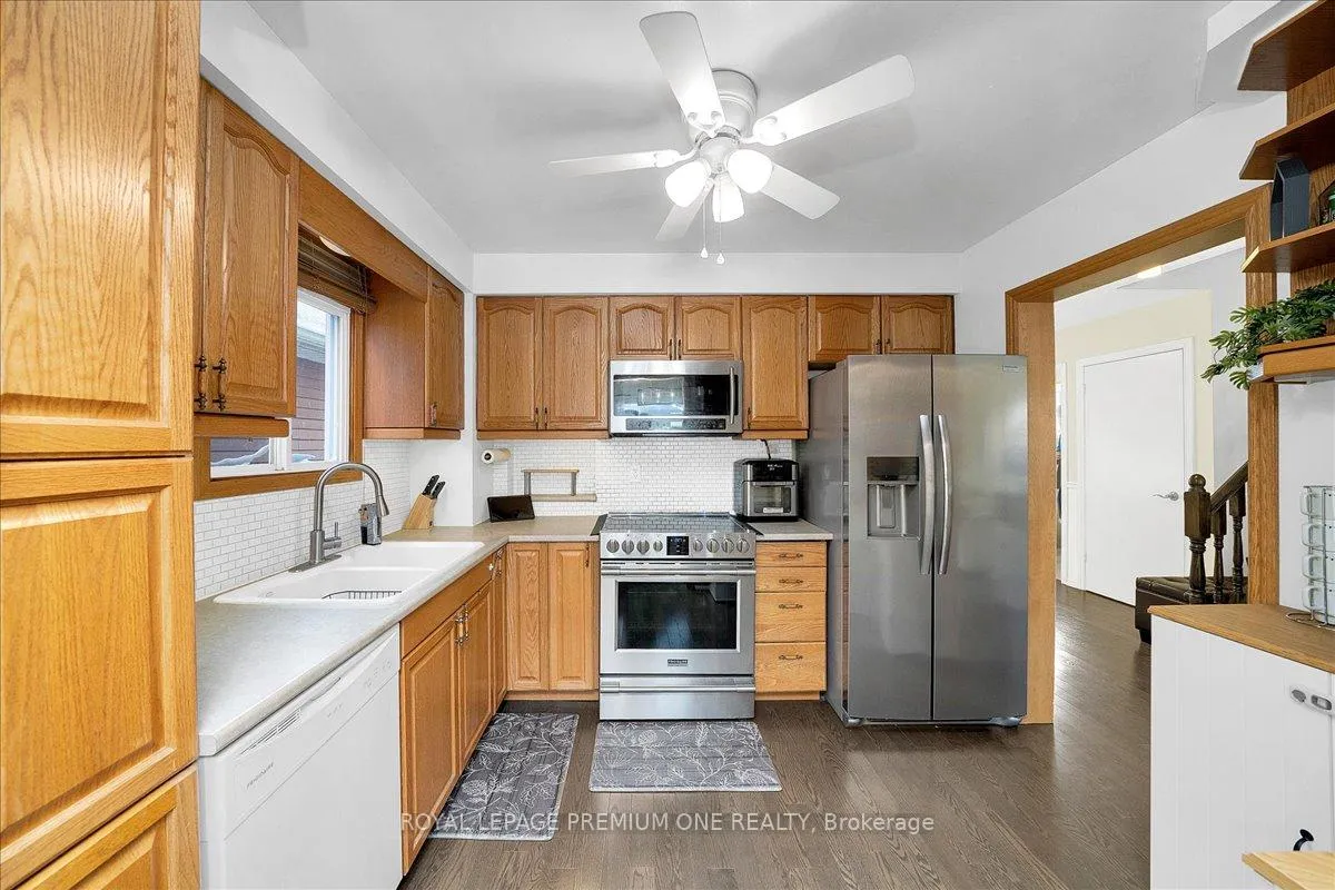 Photo 6 of 30 Mitchell Avenue, Brampton, Heart Lake West — HOMEH