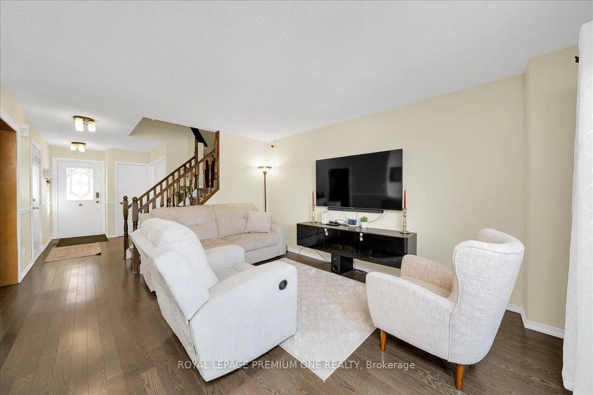 Photo 12 of 30 Mitchell Avenue, Brampton, Heart Lake West — HOMEH