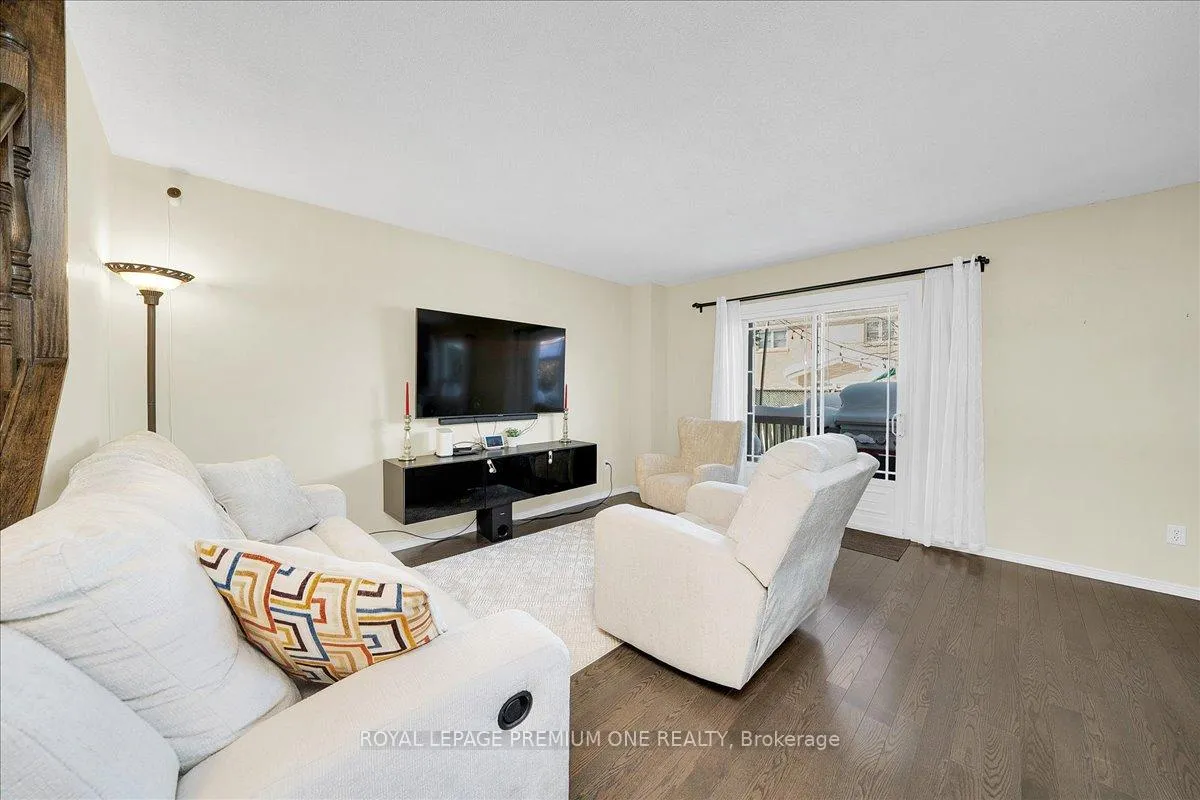 Photo 13 of 30 Mitchell Avenue, Brampton, Heart Lake West — HOMEH