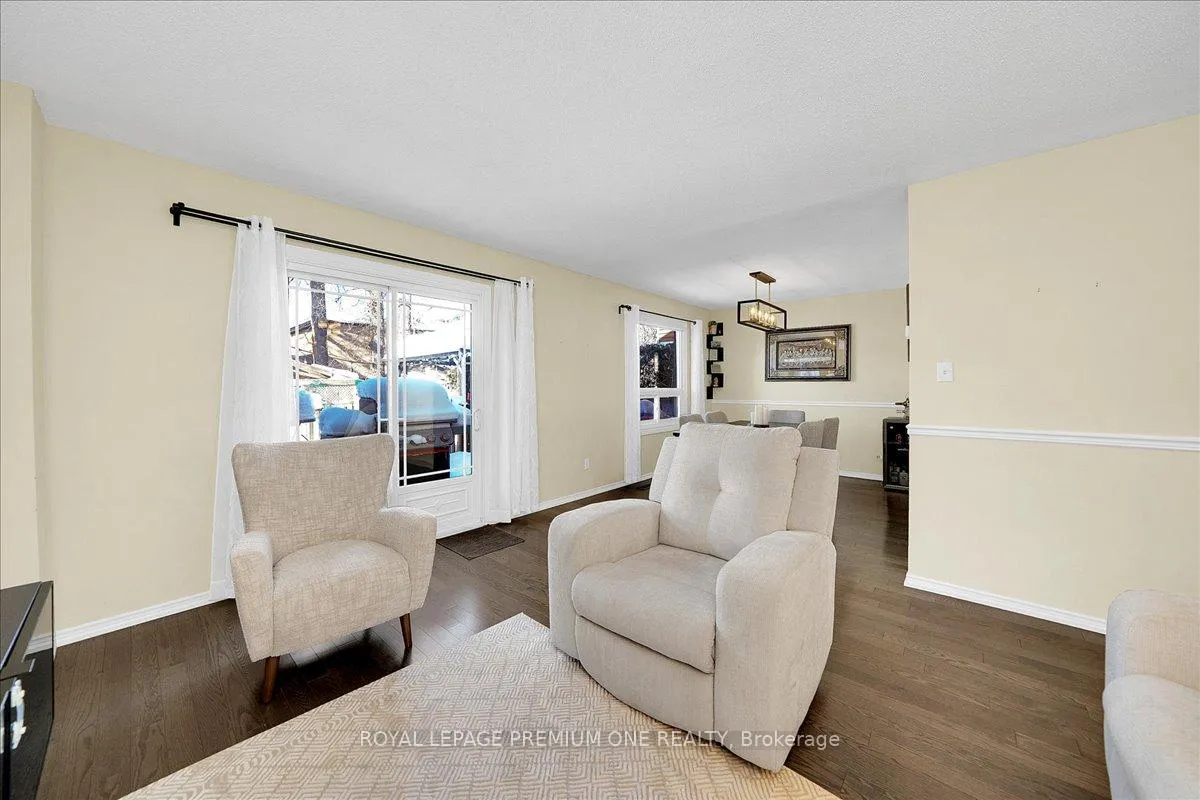 Photo 14 of 30 Mitchell Avenue, Brampton, Heart Lake West — HOMEH