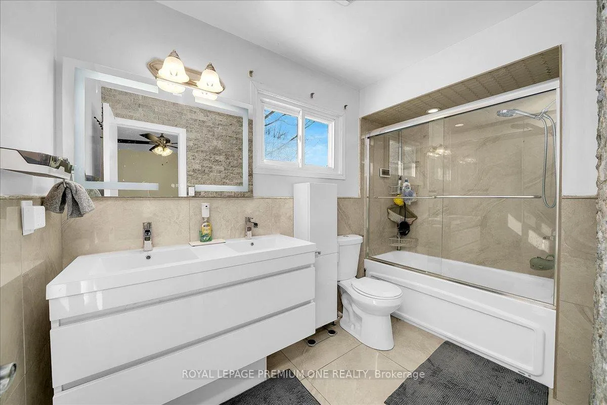 Photo 16 of 30 Mitchell Avenue, Brampton, Heart Lake West — HOMEH
