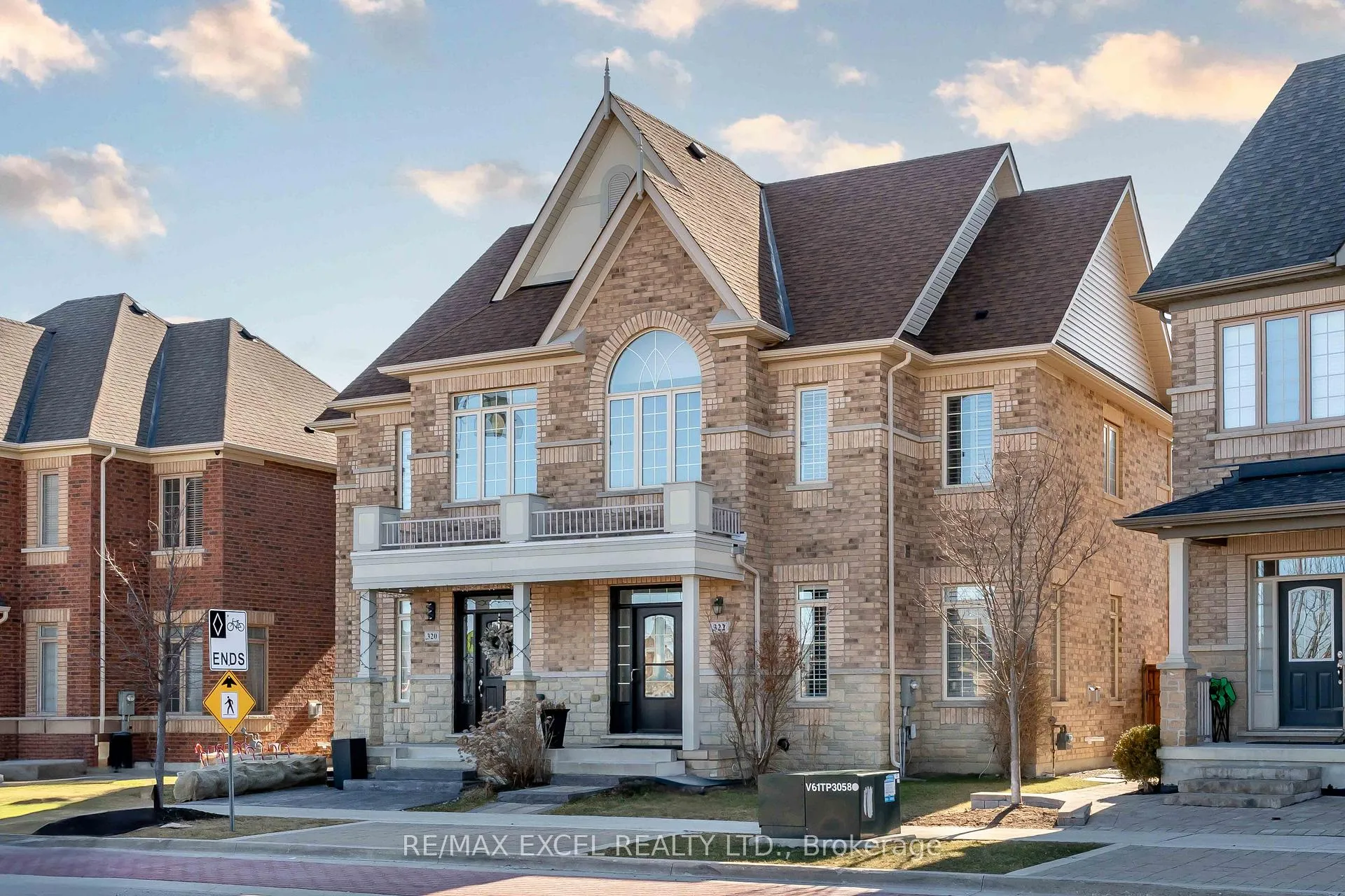 Photo 2 of 322 Barons Street, Vaughan, Kleinburg — HOMEH