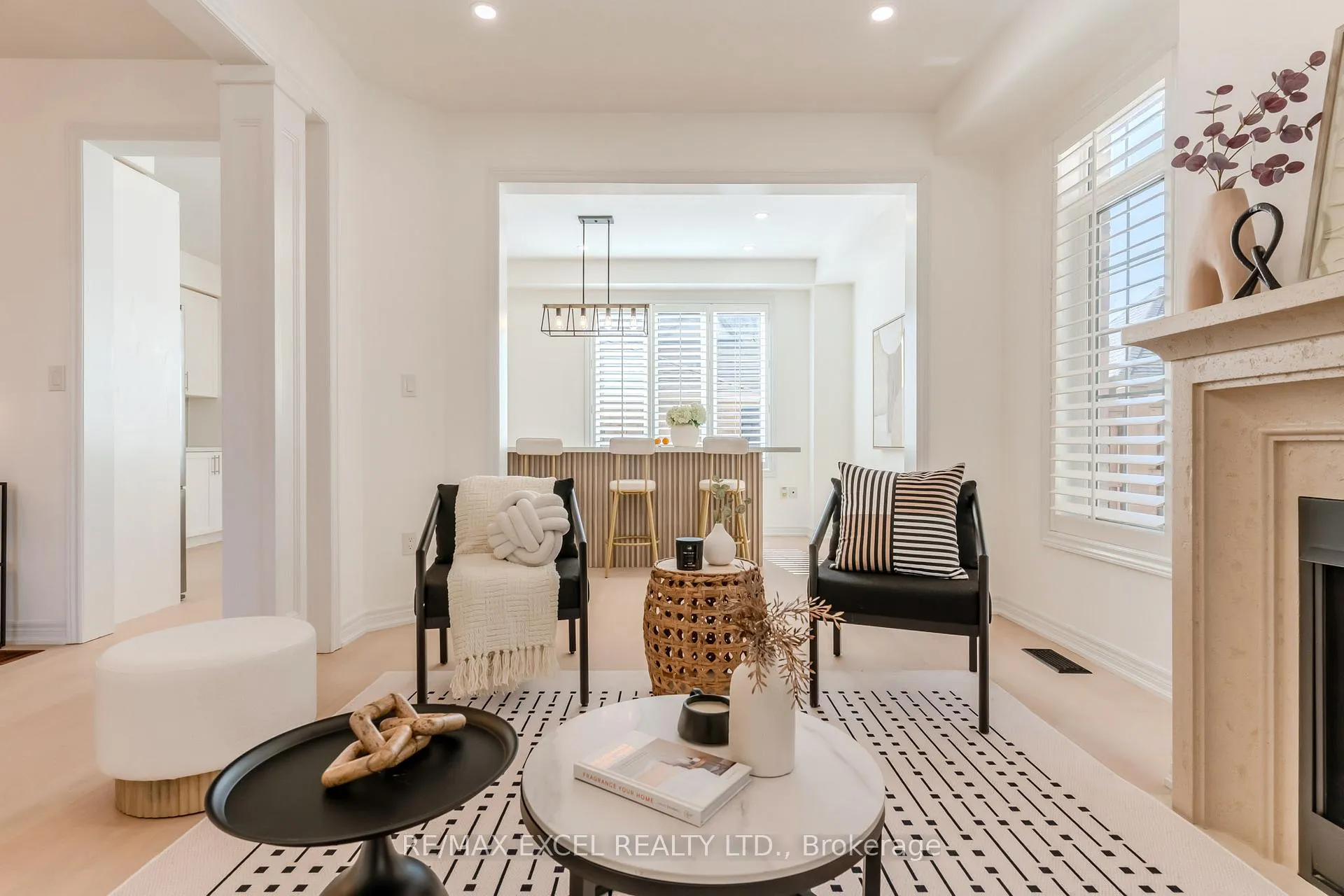 Photo 3 of 322 Barons Street, Vaughan, Kleinburg — HOMEH