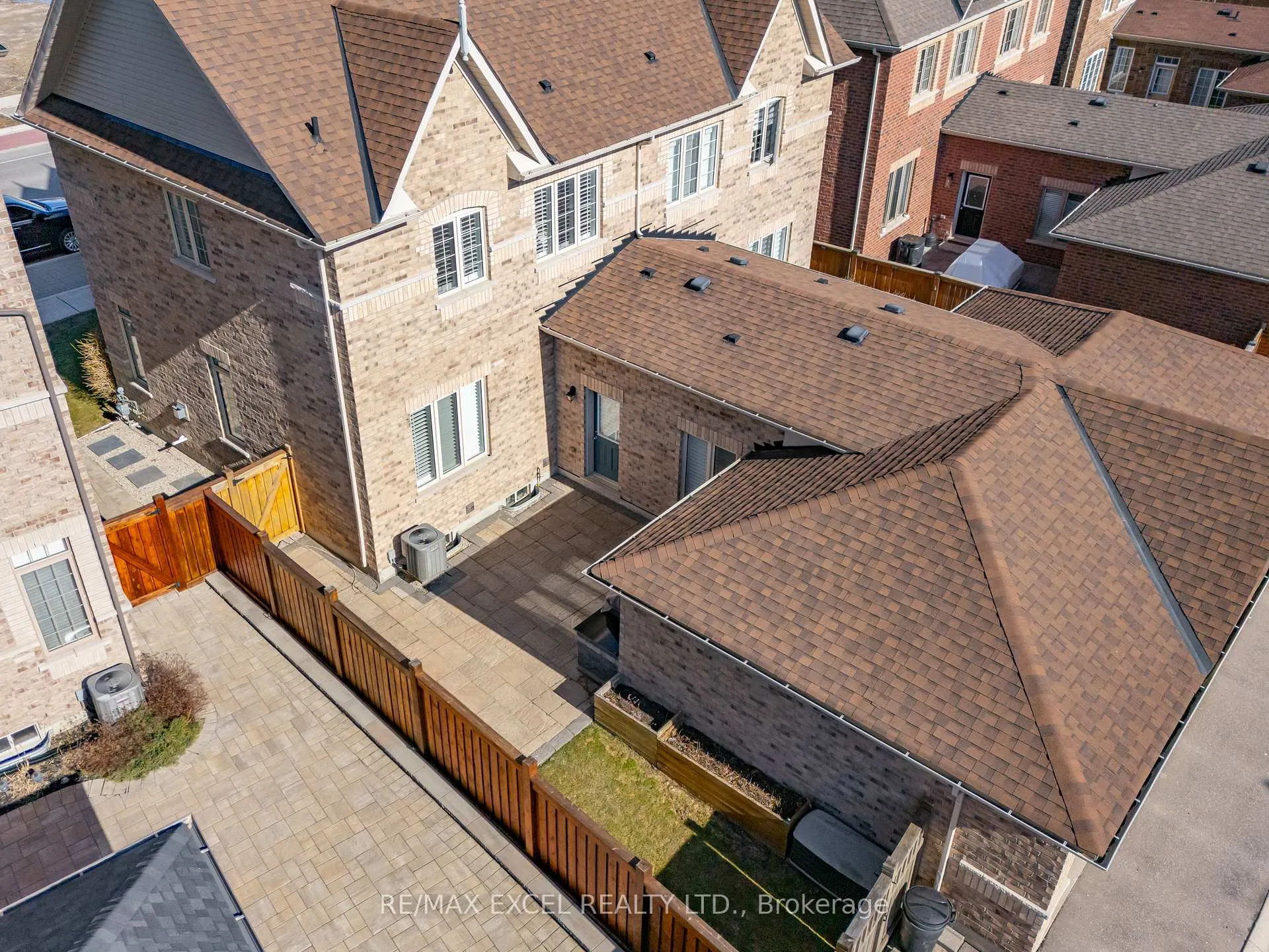 Photo 37 of 322 Barons Street, Vaughan, Kleinburg — HOMEH