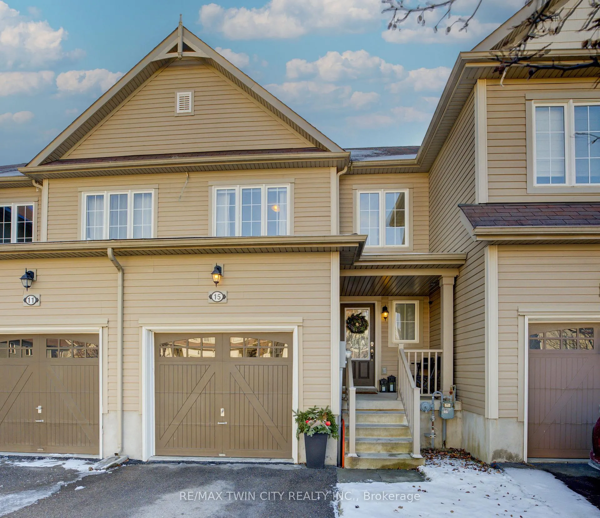 Photo 1 of 15 Dwyer Court, Brant, Brantford Twp — HOMEH