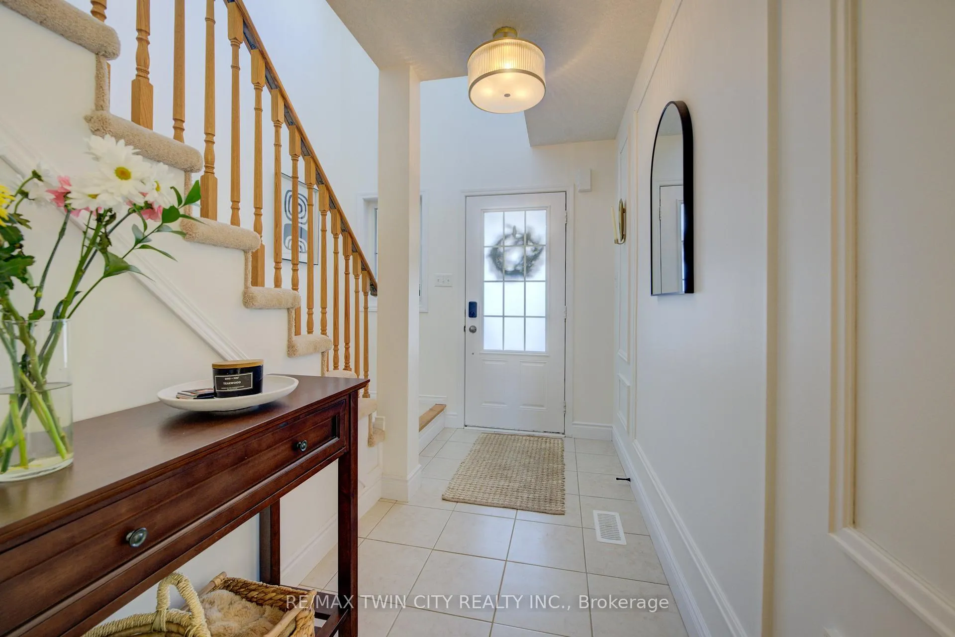 Photo 3 of 15 Dwyer Court, Brant, Brantford Twp — HOMEH