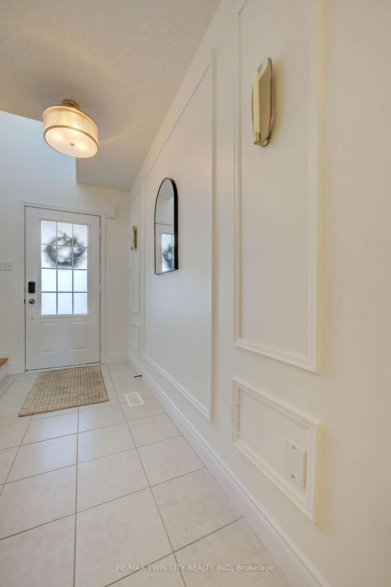Photo 4 of 15 Dwyer Court, Brant, Brantford Twp — HOMEH