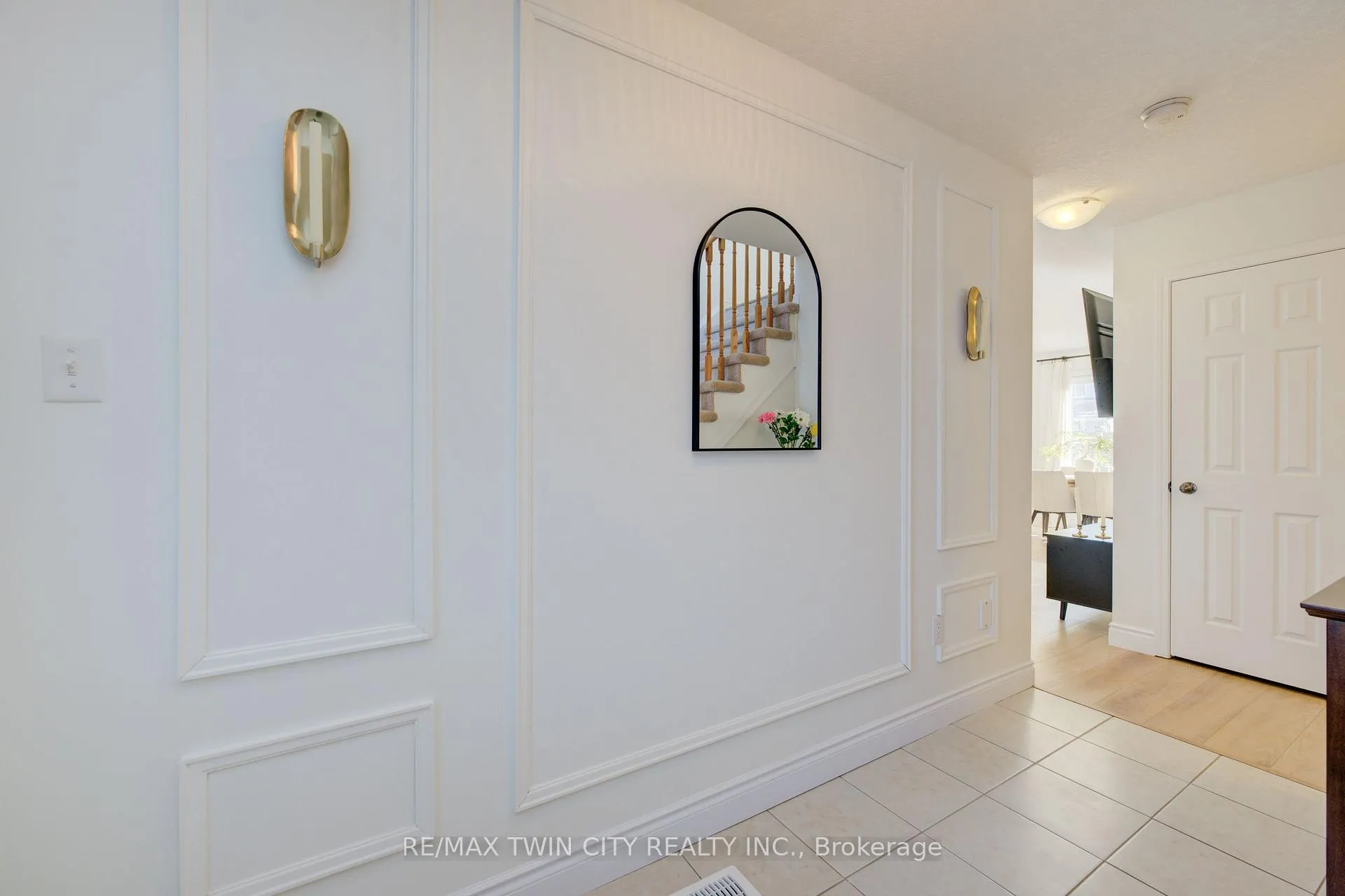 Photo 5 of 15 Dwyer Court, Brant, Brantford Twp — HOMEH