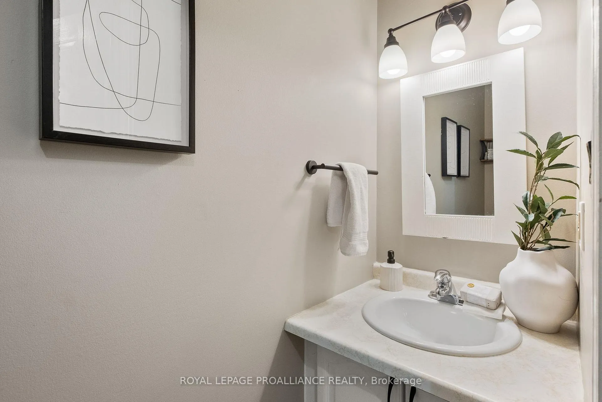 Photo 6 of 851 Chipping Park Boulevard, Cobourg — HOMEH