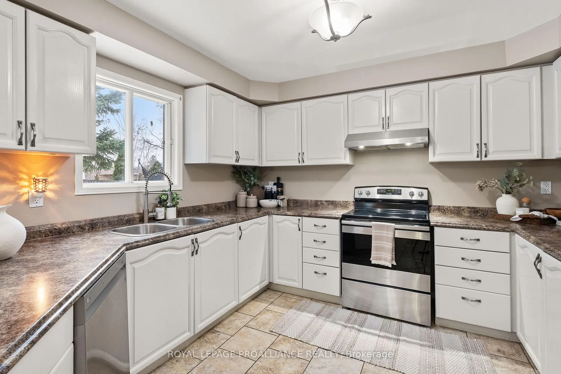 Photo 17 of 851 Chipping Park Boulevard, Cobourg — HOMEH