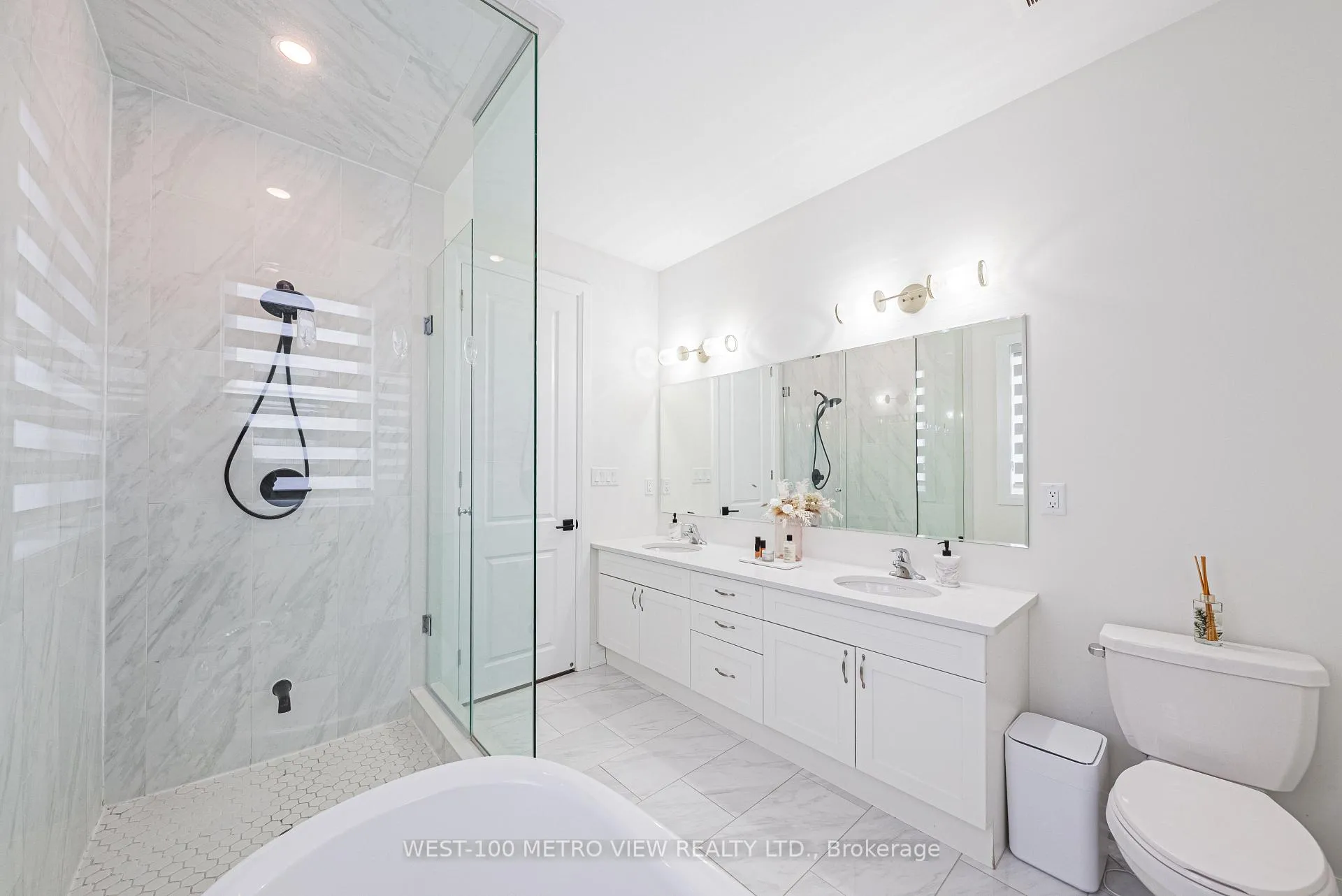 Photo 13 of 68 Lacrosse Trail, Vaughan, Kleinburg — HOMEH