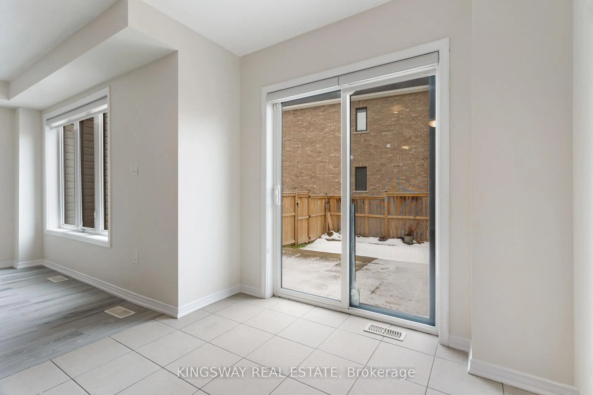 Photo 10 of 125 Thompson Road, Haldimand — HOMEH