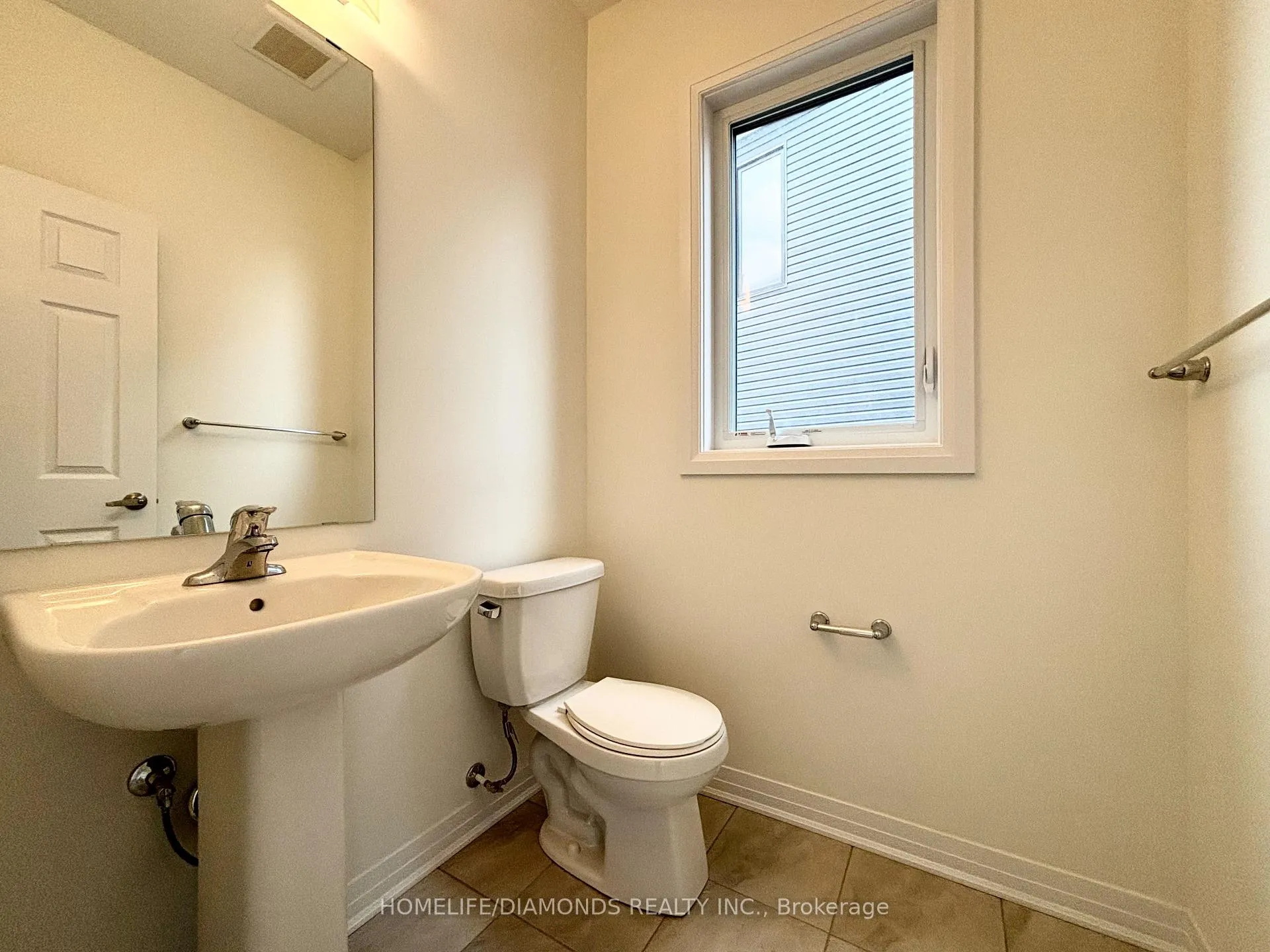 Photo 9 of 132 Port Crescent, Welland, Dain City — HOMEH