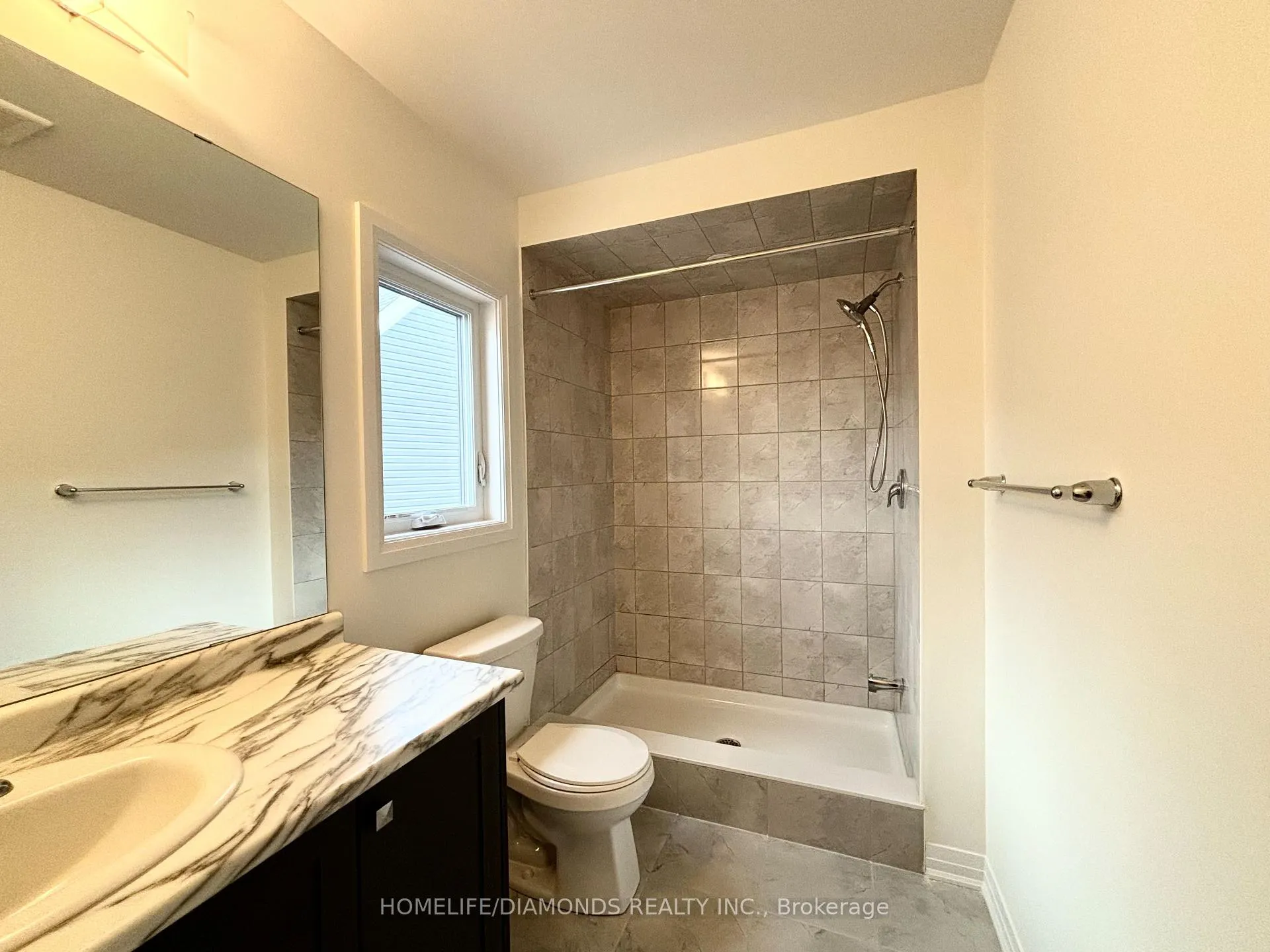 Photo 10 of 132 Port Crescent, Welland, Dain City — HOMEH