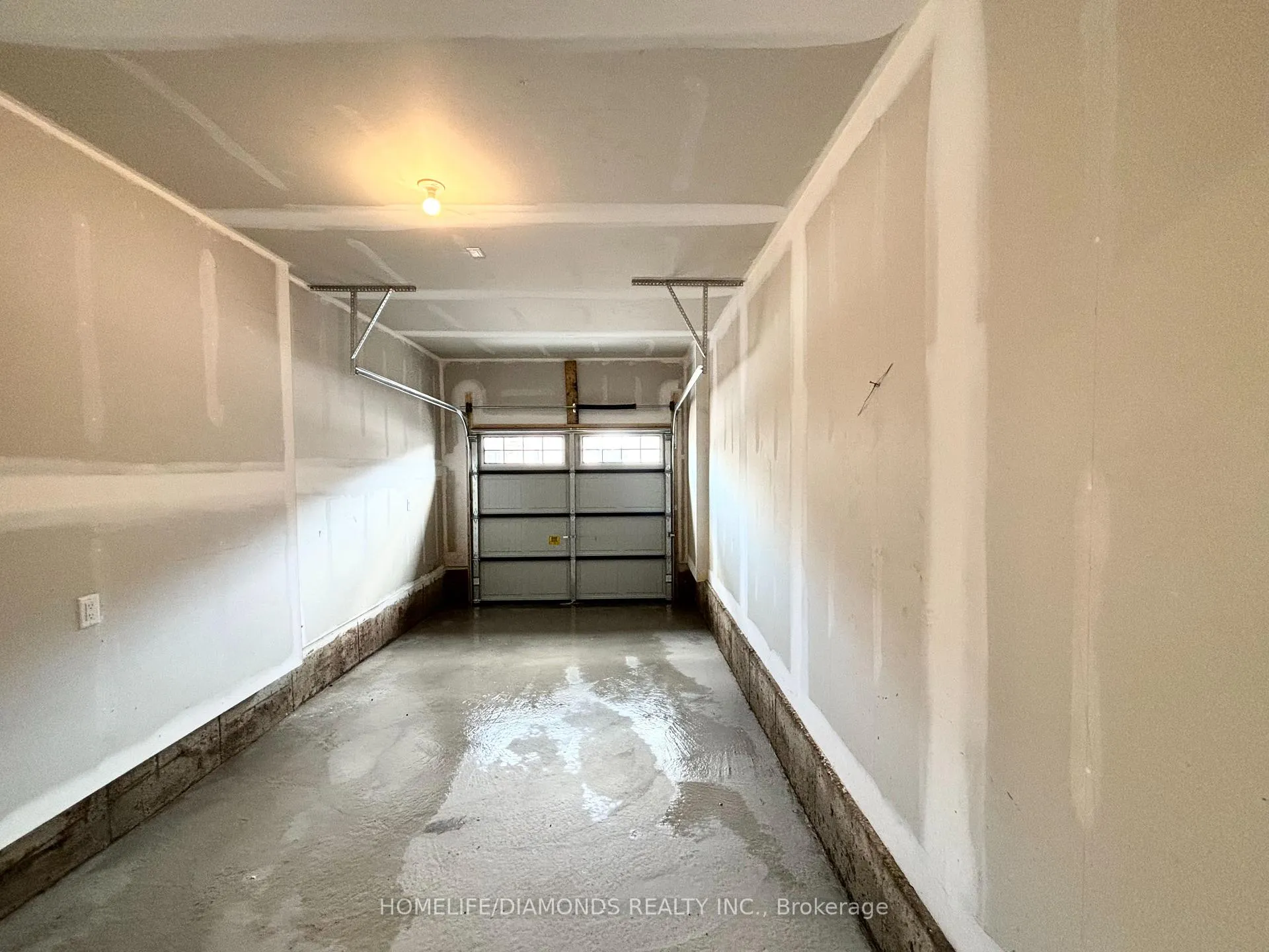 Photo 11 of 132 Port Crescent, Welland, Dain City — HOMEH