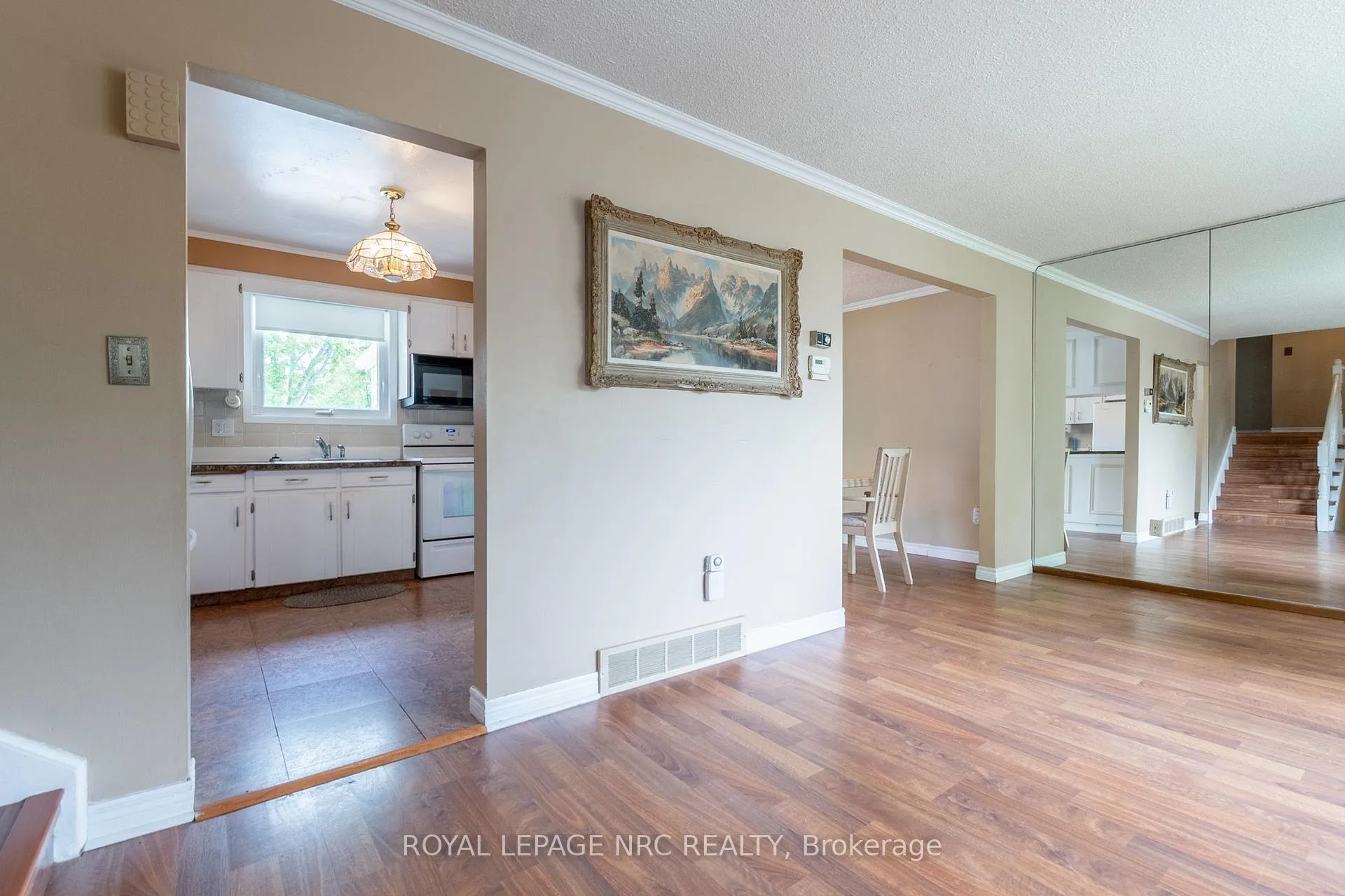 Photo 4 of 7404 Sandy Court, Niagara Falls, Oldfield — HOMEH