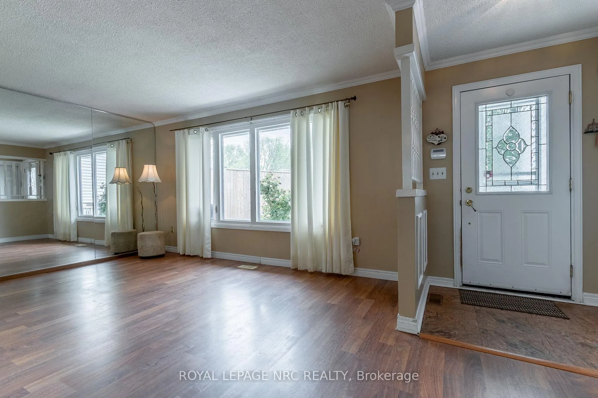 Photo 5 of 7404 Sandy Court, Niagara Falls, Oldfield — HOMEH
