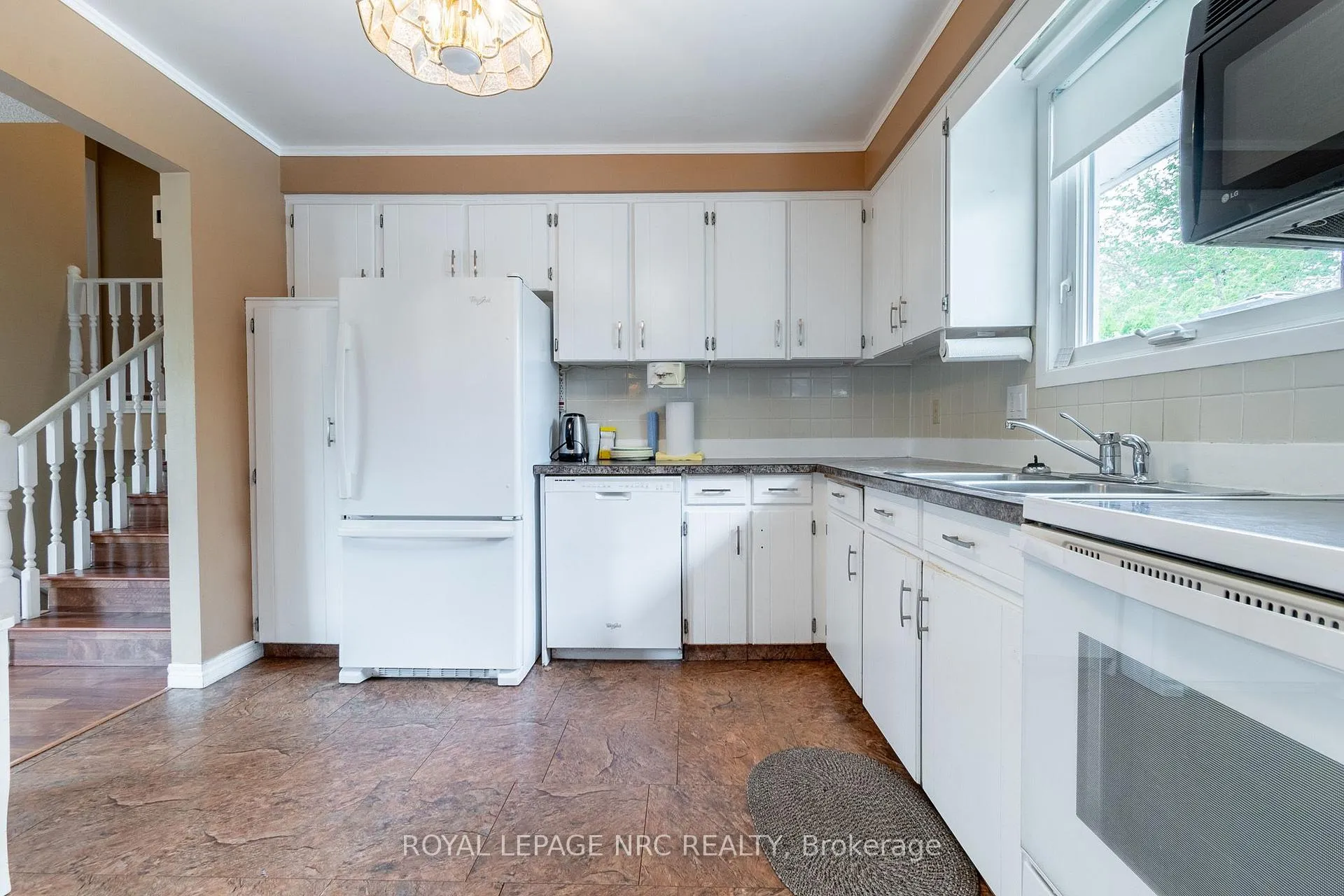 Photo 9 of 7404 Sandy Court, Niagara Falls, Oldfield — HOMEH