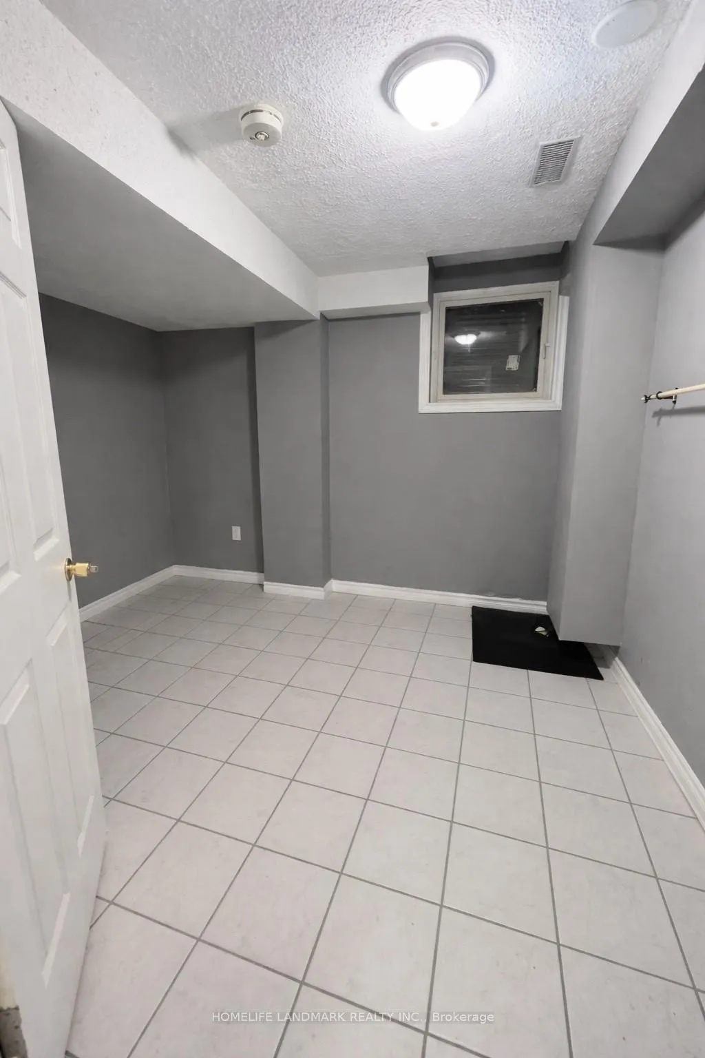 Photo 2 of Unit basement, 19 Dovesong Drive W, Brampton, Sandringham-Wellington — HOMEH