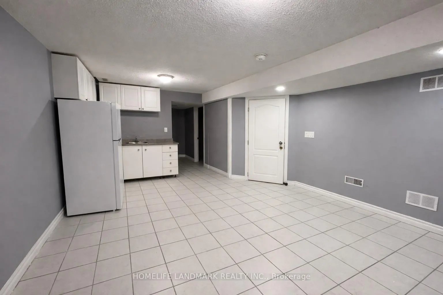 Photo 5 of Unit basement, 19 Dovesong Drive W, Brampton, Sandringham-Wellington — HOMEH