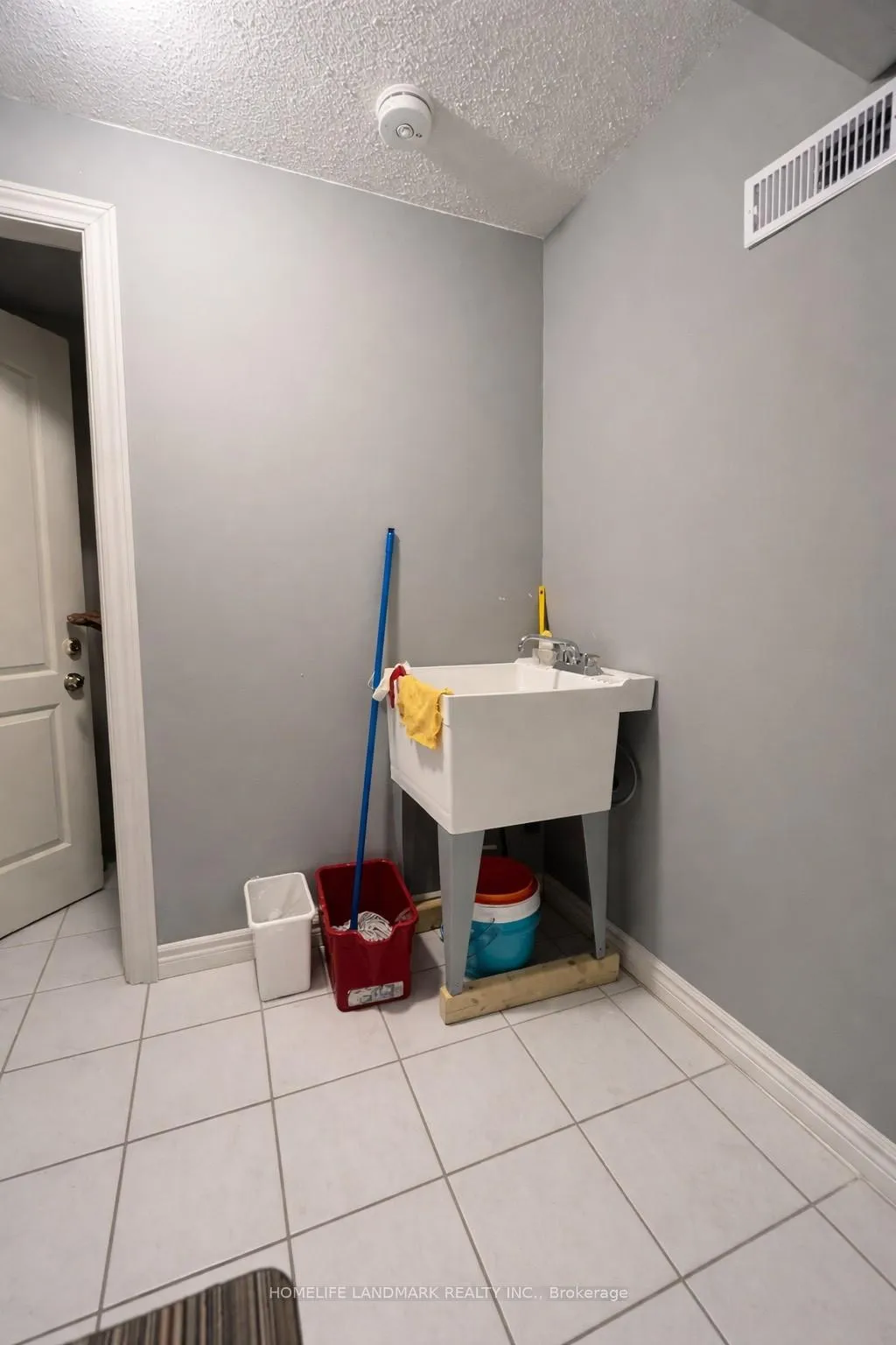 Photo 7 of Unit basement, 19 Dovesong Drive W, Brampton, Sandringham-Wellington — HOMEH