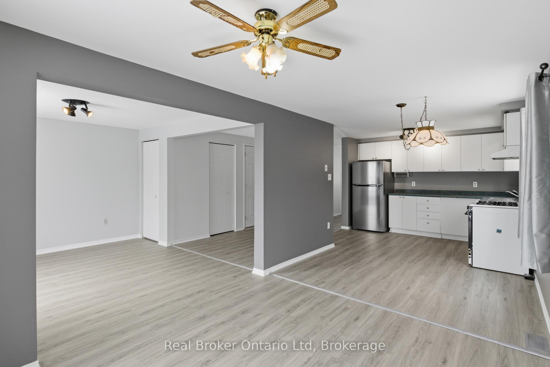 Photo 3 of 24 Moss Place, Guelph, Kortright West — HOMEH
