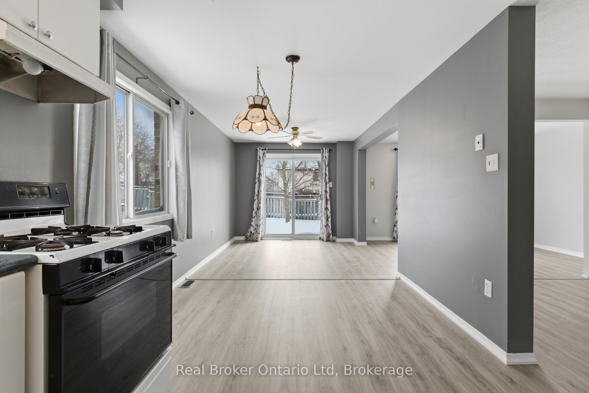 Photo 4 of 24 Moss Place, Guelph, Kortright West — HOMEH
