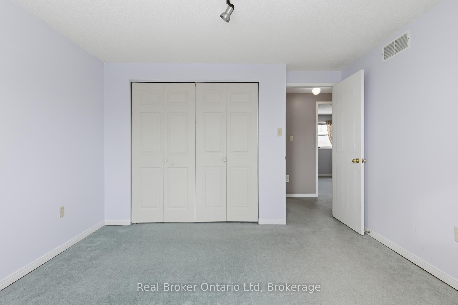 Photo 5 of 24 Moss Place, Guelph, Kortright West — HOMEH