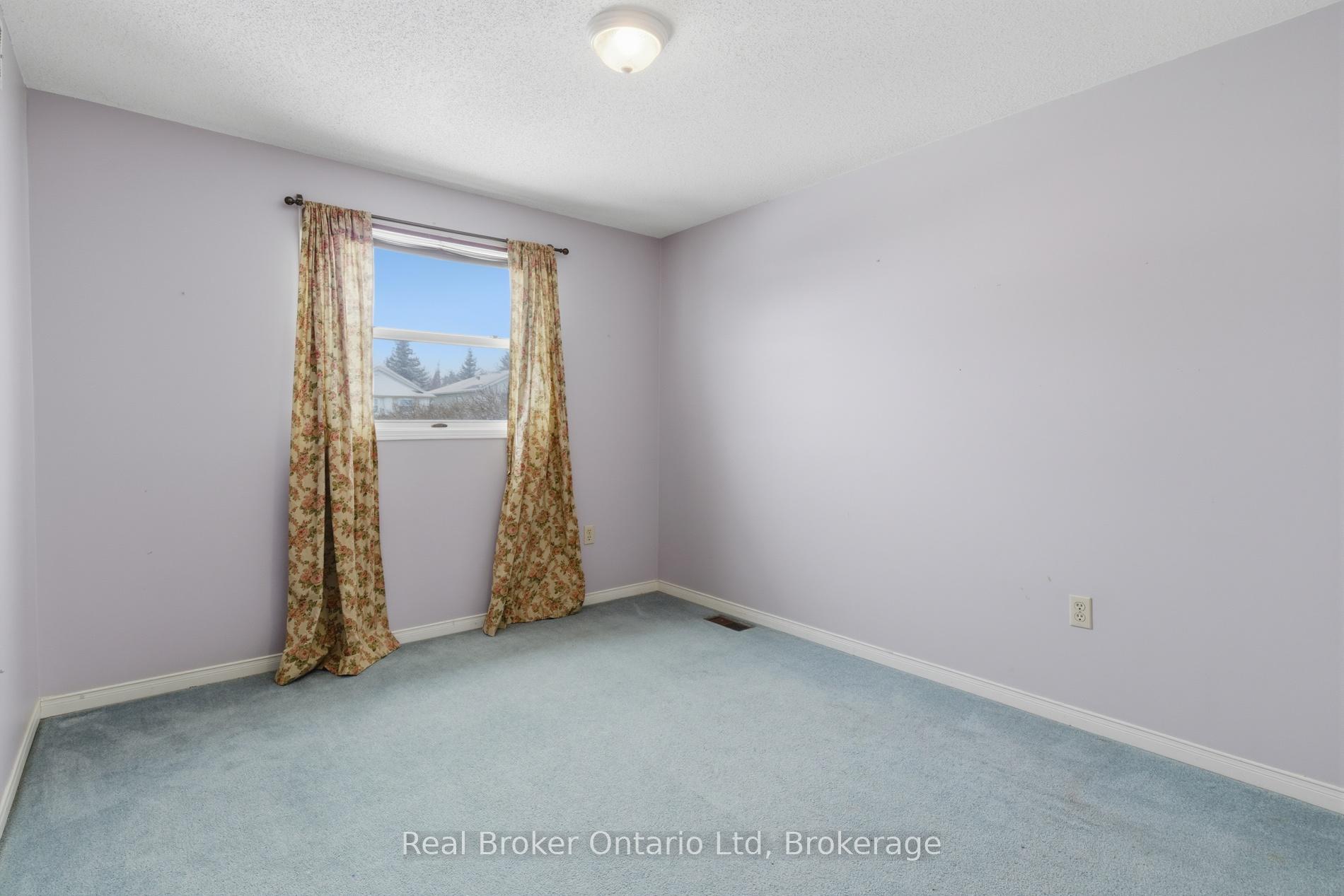 Photo 7 of 24 Moss Place, Guelph, Kortright West — HOMEH