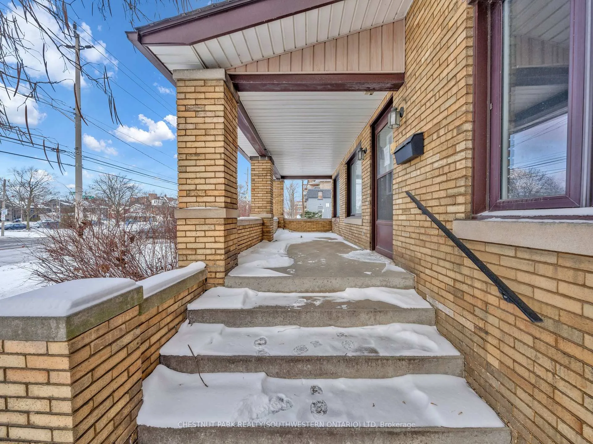 Photo 5 of 2311 University Avenue W, Windsor — HOMEH