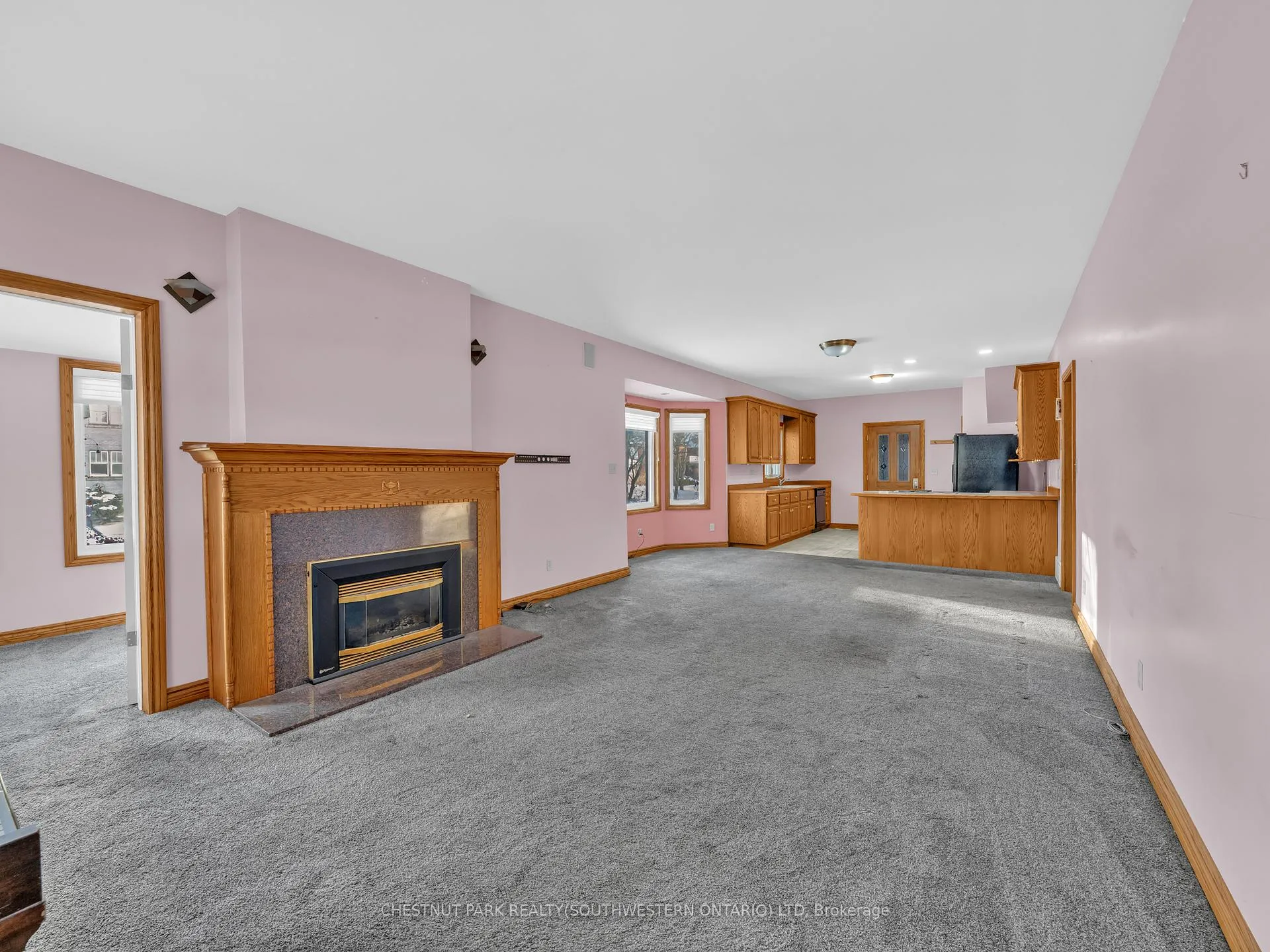 Photo 6 of 2311 University Avenue W, Windsor — HOMEH