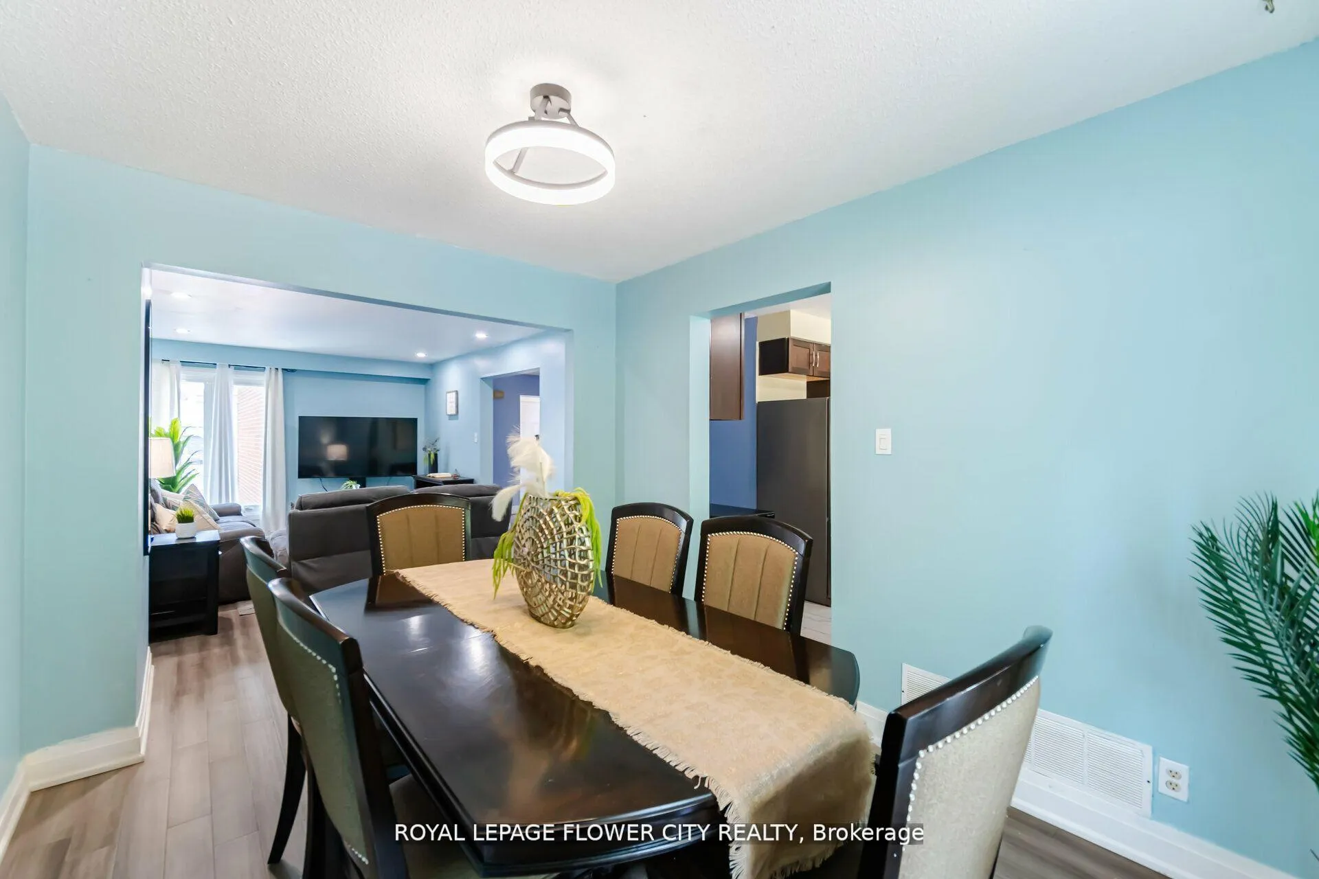Photo 4 of 128 Fanshawe Drive, Brampton, Heart Lake West — HOMEH